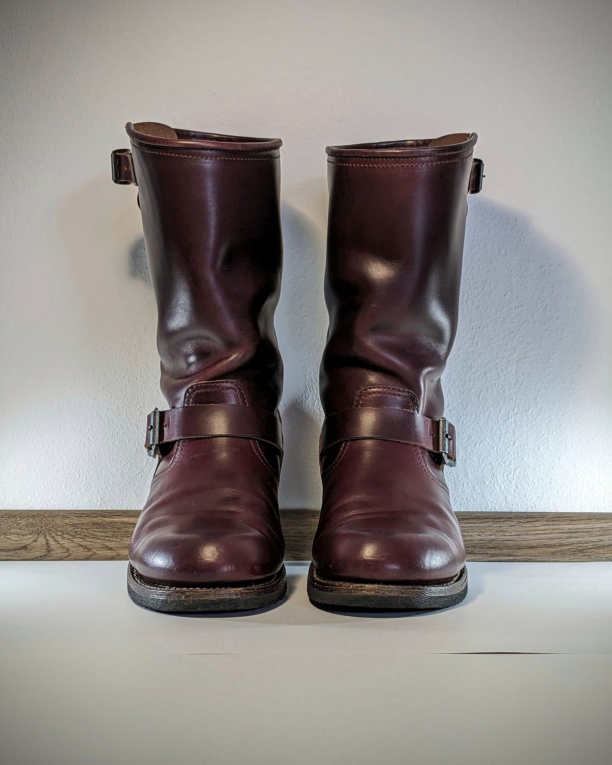 Photo by Rieslingspaschteit on November 1, 2023 of the Sendra Engineer Boot 18345 in Horween Color 8 Chromexcel.