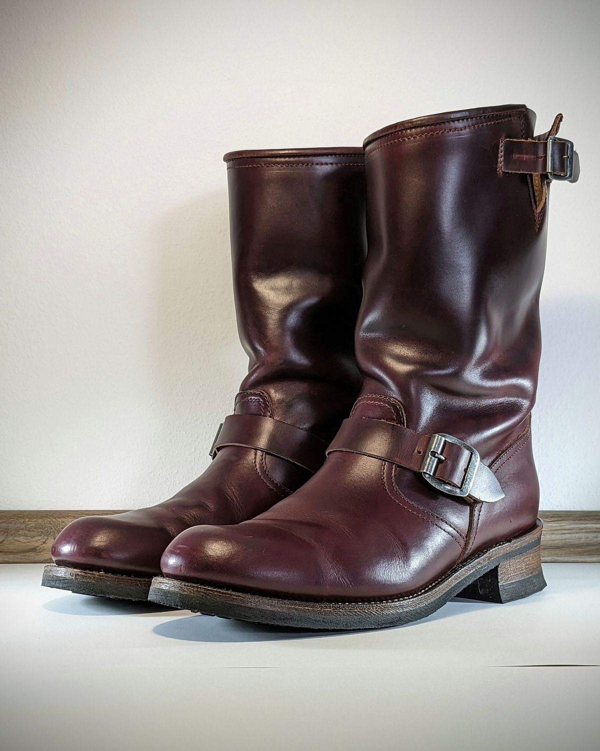 Photo by Rieslingspaschteit on November 1, 2023 of the Sendra Engineer Boot 18345 in Horween Color 8 Chromexcel.