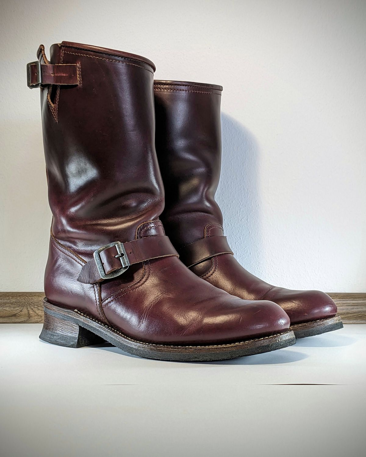 Photo by Rieslingspaschteit on November 1, 2023 of the Sendra Engineer Boot 18345 in Horween Color 8 Chromexcel.