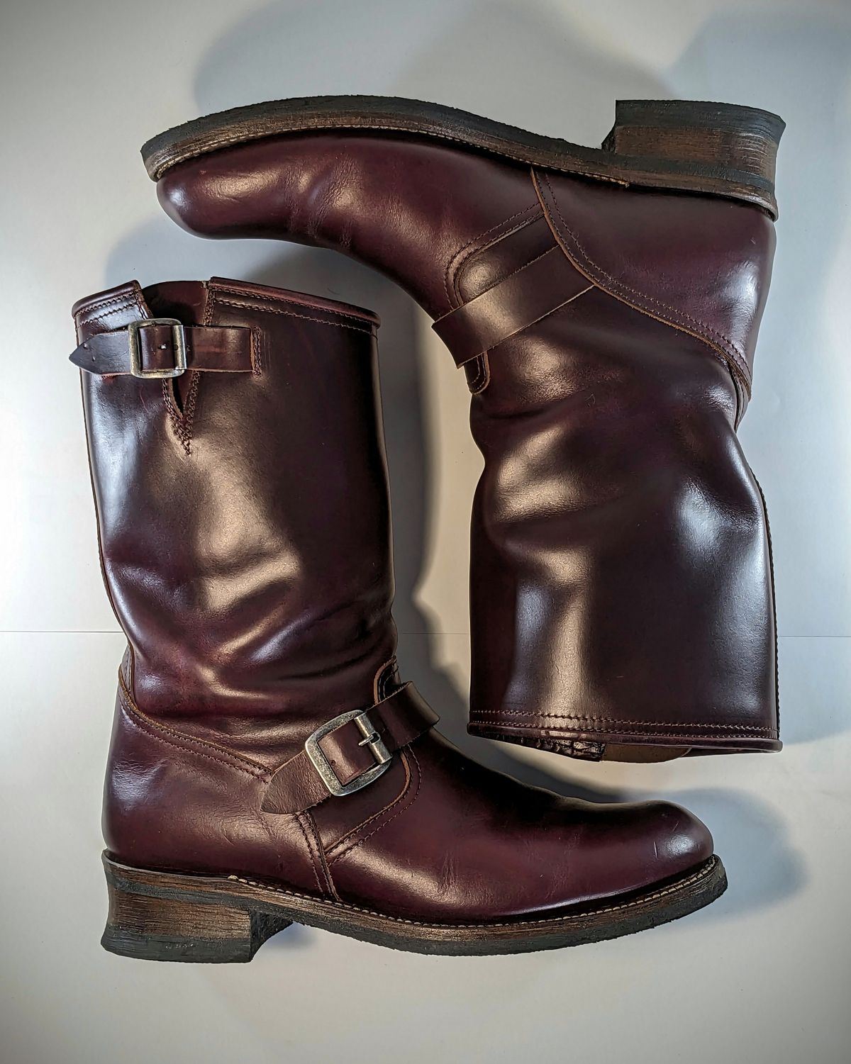 Photo by Rieslingspaschteit on November 1, 2023 of the Sendra Engineer Boot 18345 in Horween Color 8 Chromexcel.