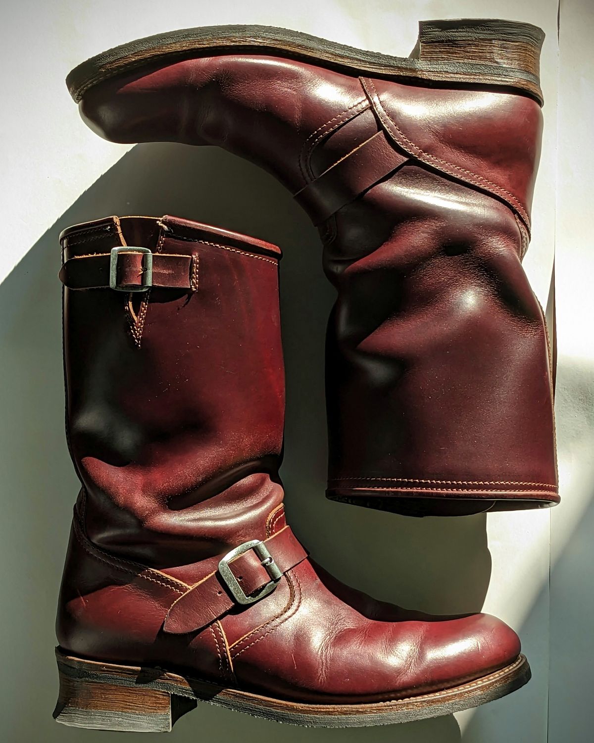 Photo by Rieslingspaschteit on December 3, 2023 of the Sendra Engineer Boot 18345 in Horween Color 8 Chromexcel.