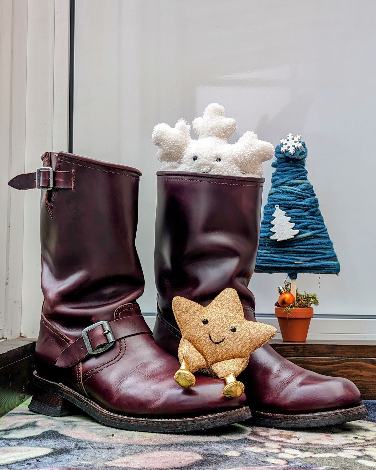 Photo by Rieslingspaschteit on December 24, 2023 of the Sendra Engineer Boot 18345 in Horween Color 8 Chromexcel.
