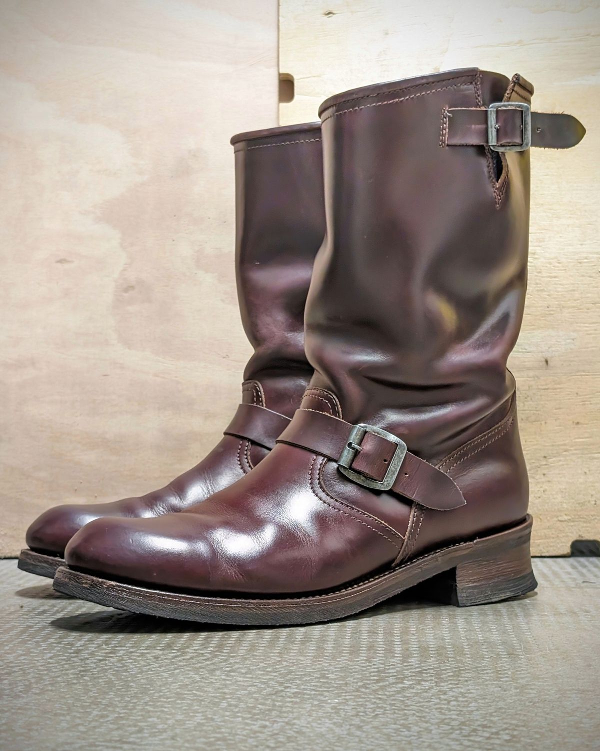 Photo by Rieslingspaschteit on January 4, 2024 of the Sendra Engineer Boot 18345 in Horween Color 8 Chromexcel.