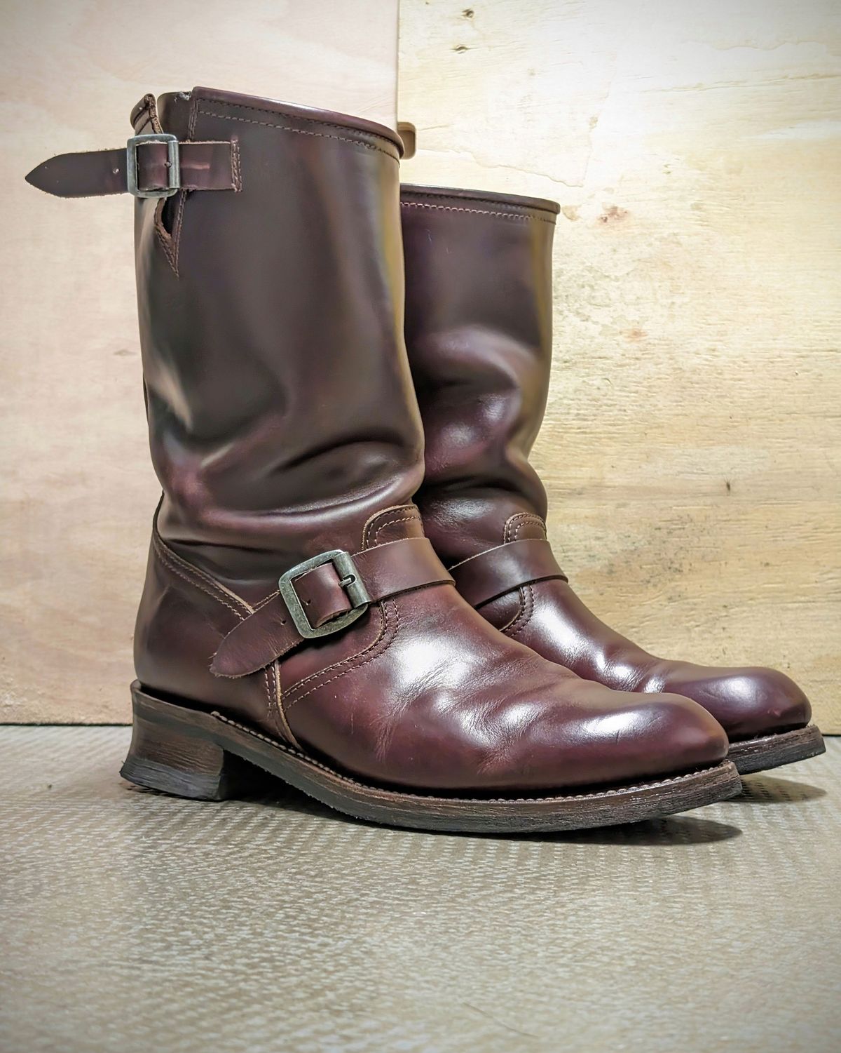 Photo by Rieslingspaschteit on January 4, 2024 of the Sendra Engineer Boot 18345 in Horween Color 8 Chromexcel.
