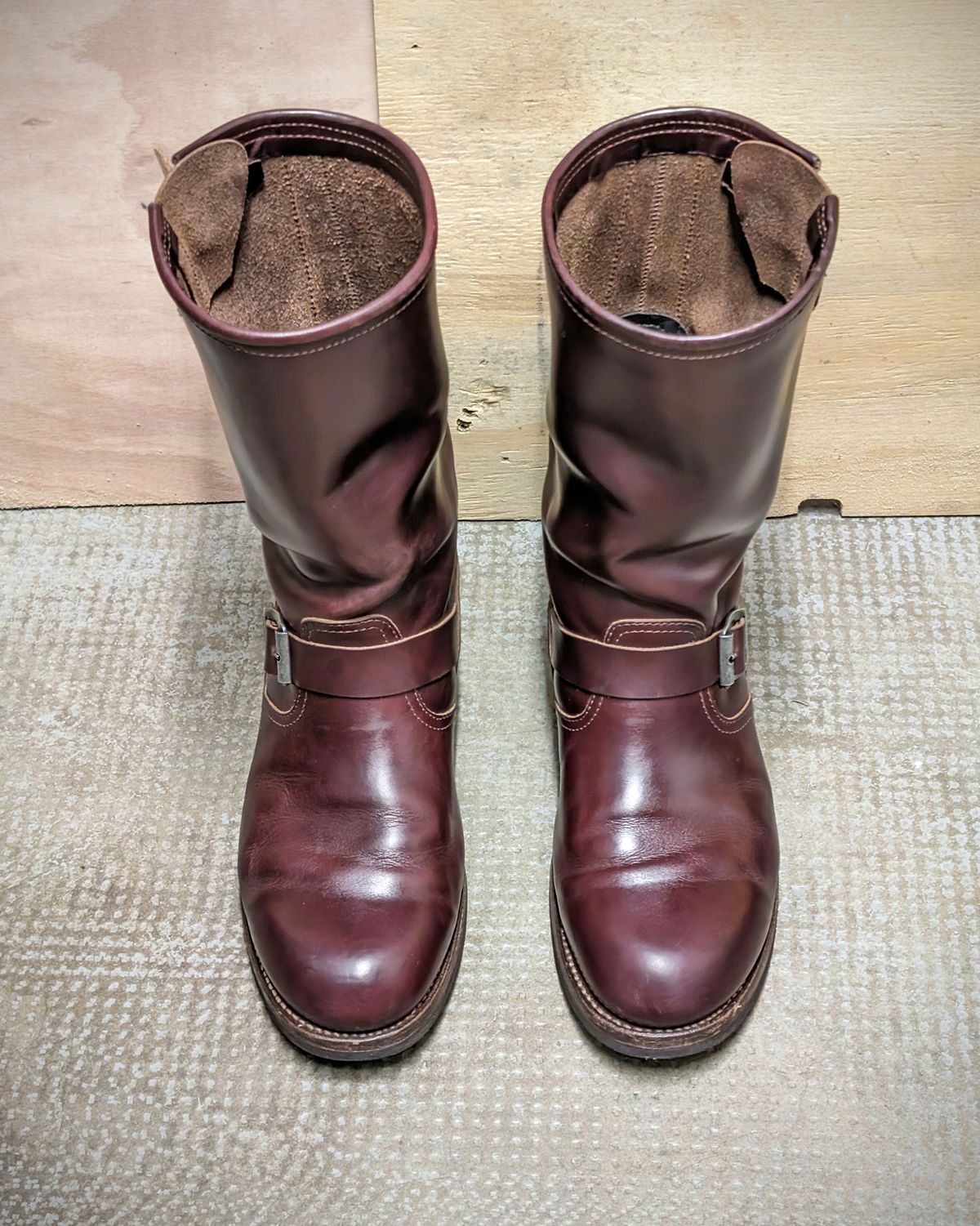 Photo by Rieslingspaschteit on January 4, 2024 of the Sendra Engineer Boot 18345 in Horween Color 8 Chromexcel.
