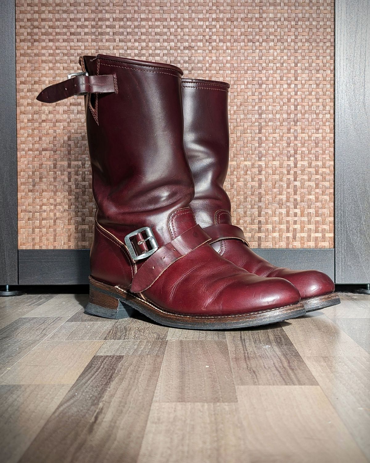 Photo by Rieslingspaschteit on January 25, 2024 of the Sendra Engineer Boot 18345 in Horween Color 8 Chromexcel.