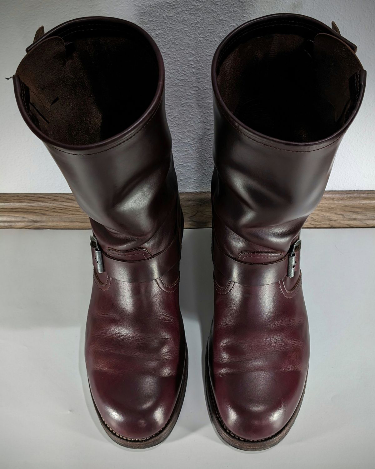 Photo by Rieslingspaschteit on February 3, 2024 of the Sendra Engineer Boot 18345 in Horween Color 8 Chromexcel.
