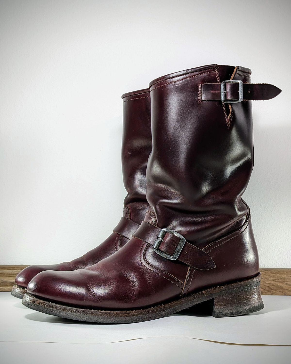 Photo by Rieslingspaschteit on March 2, 2024 of the Sendra Engineer Boot 18345 in Horween Color 8 Chromexcel.