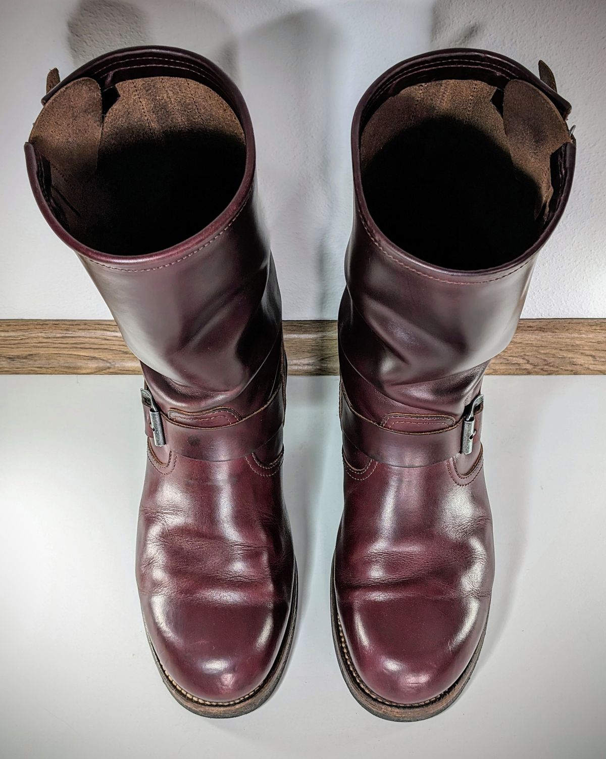 Photo by Rieslingspaschteit on March 2, 2024 of the Sendra Engineer Boot 18345 in Horween Color 8 Chromexcel.
