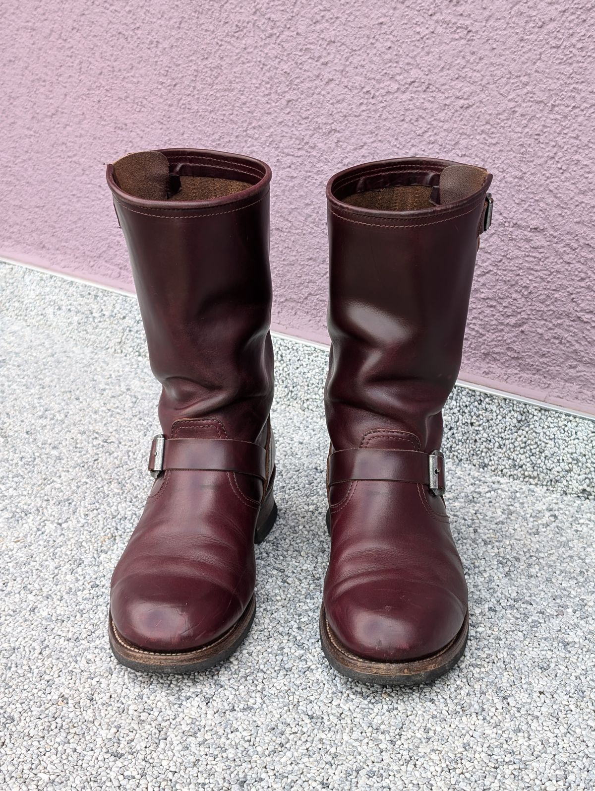 Photo by Rieslingspaschteit on July 6, 2024 of the Sendra Engineer Boot 18345 in Horween Color 8 Chromexcel.