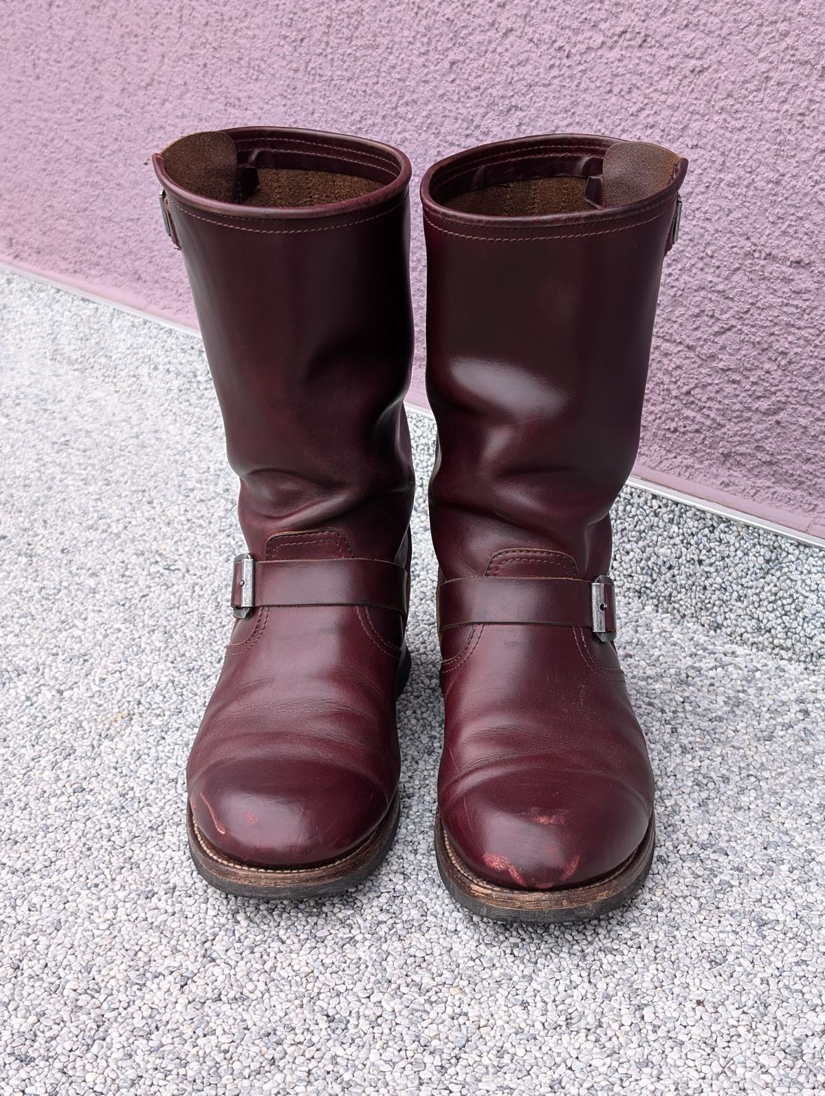 Photo by Rieslingspaschteit on July 6, 2024 of the Sendra Engineer Boot 18345 in Horween Color 8 Chromexcel.