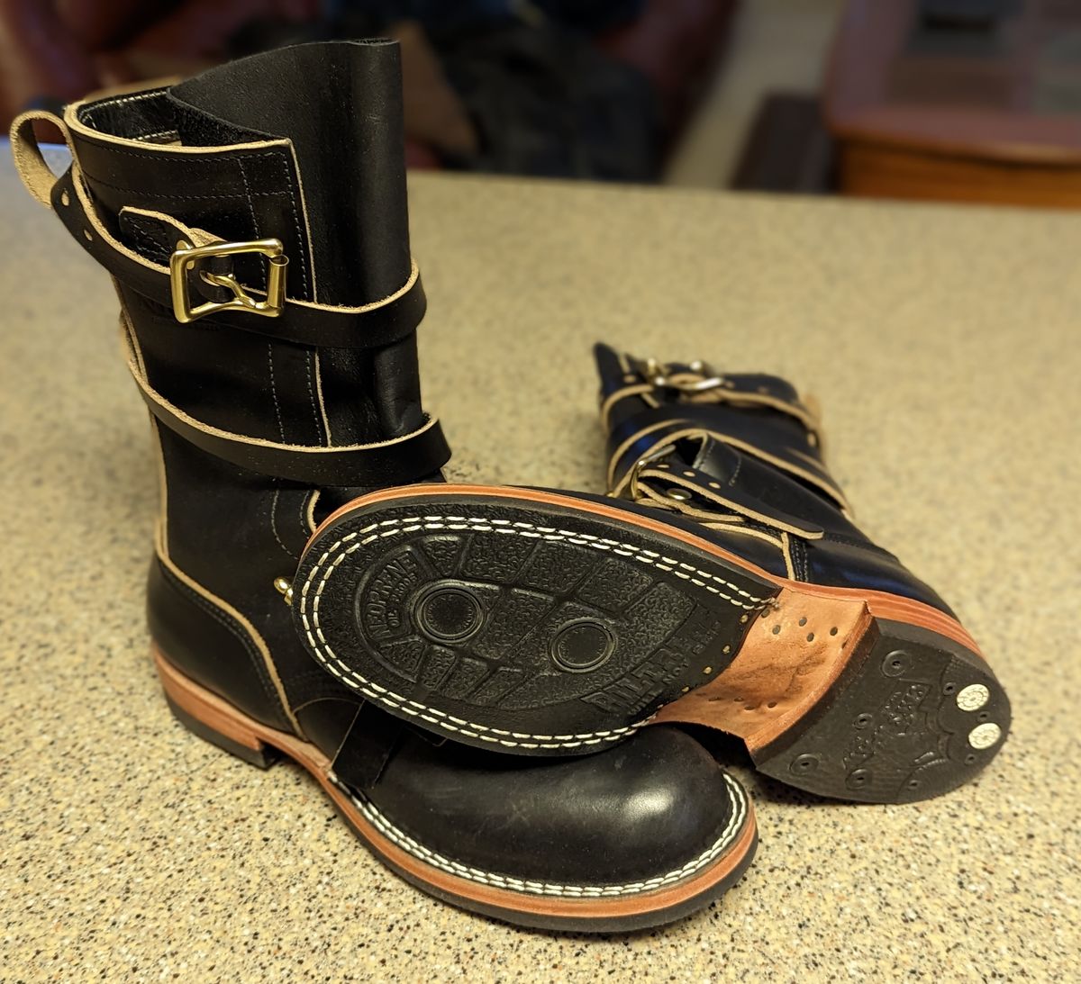 Photo by tlicalzi on March 7, 2023 of the Nicks TankerPro in Horween Black Chromexcel.