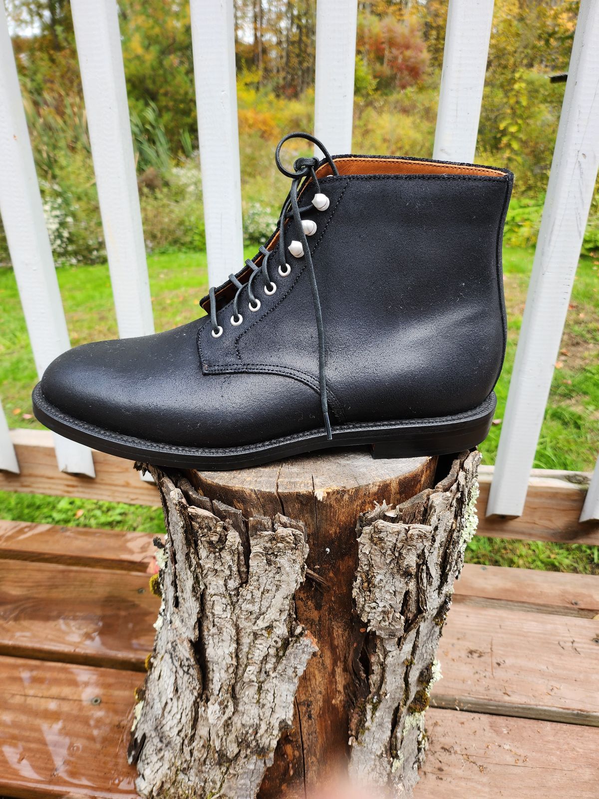 Photo by Zenobian on October 5, 2022 of the Grant Stone Edward Boot in C.F. Stead Black Waxy Commander Suede.
