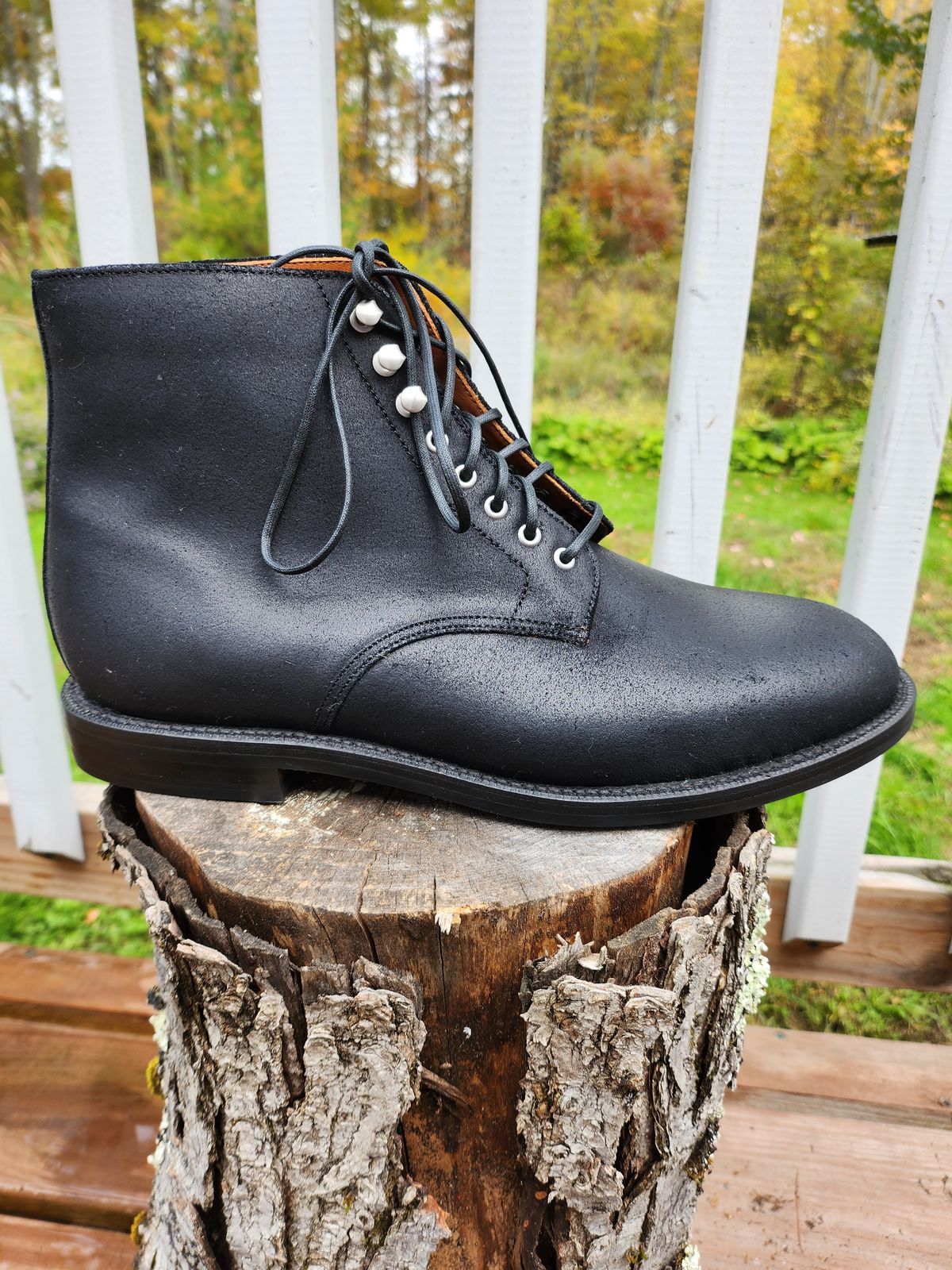 Photo by Zenobian on October 5, 2022 of the Grant Stone Edward Boot in C.F. Stead Black Waxy Commander Suede.