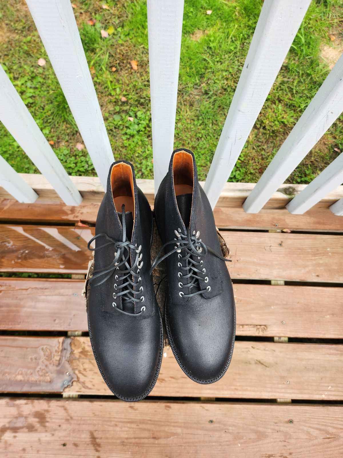 Photo by Zenobian on October 5, 2022 of the Grant Stone Edward Boot in C.F. Stead Black Waxy Commander Suede.