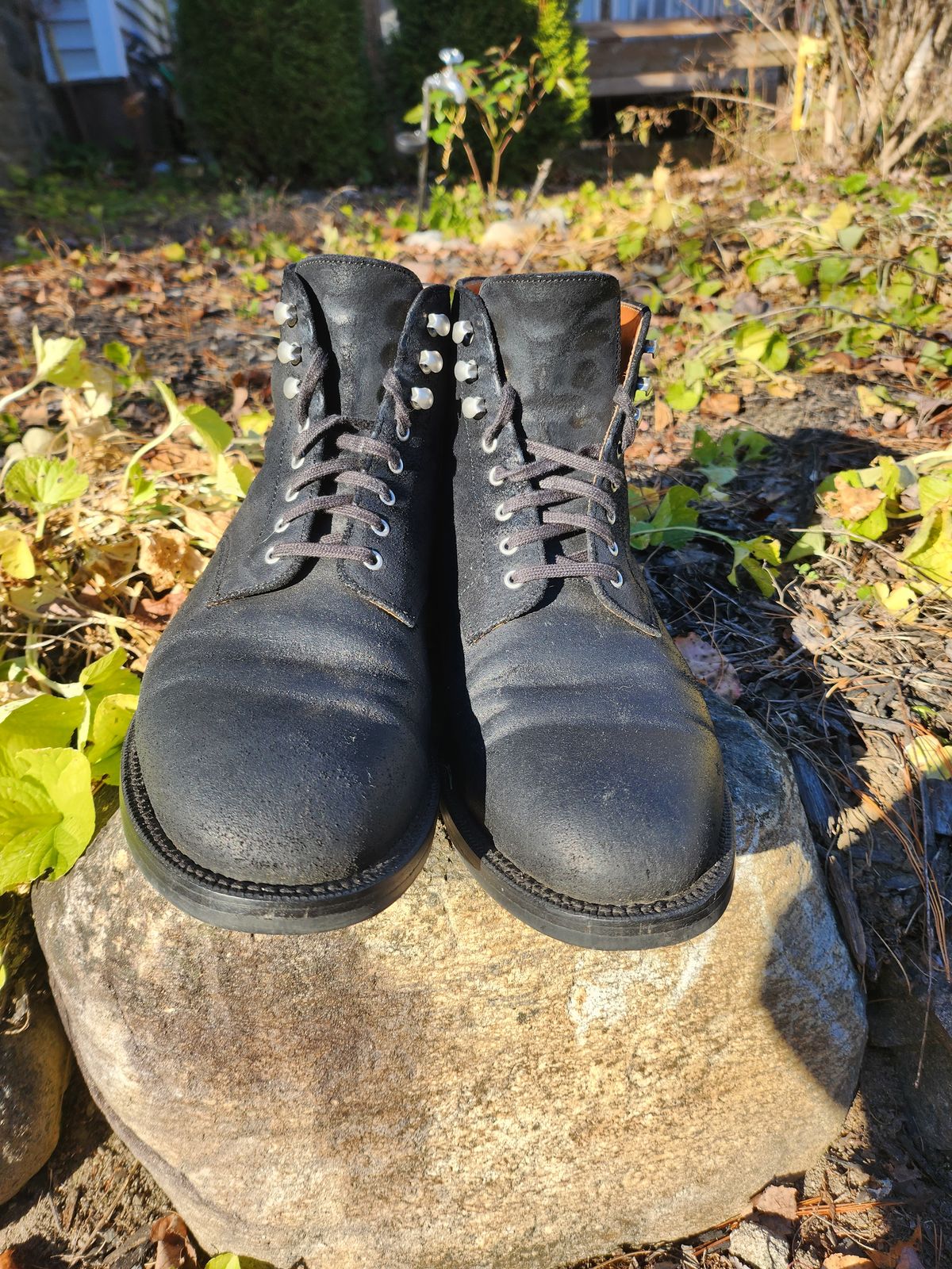 Photo by Zenobian on November 3, 2022 of the Grant Stone Edward Boot in C.F. Stead Black Waxy Commander Suede.