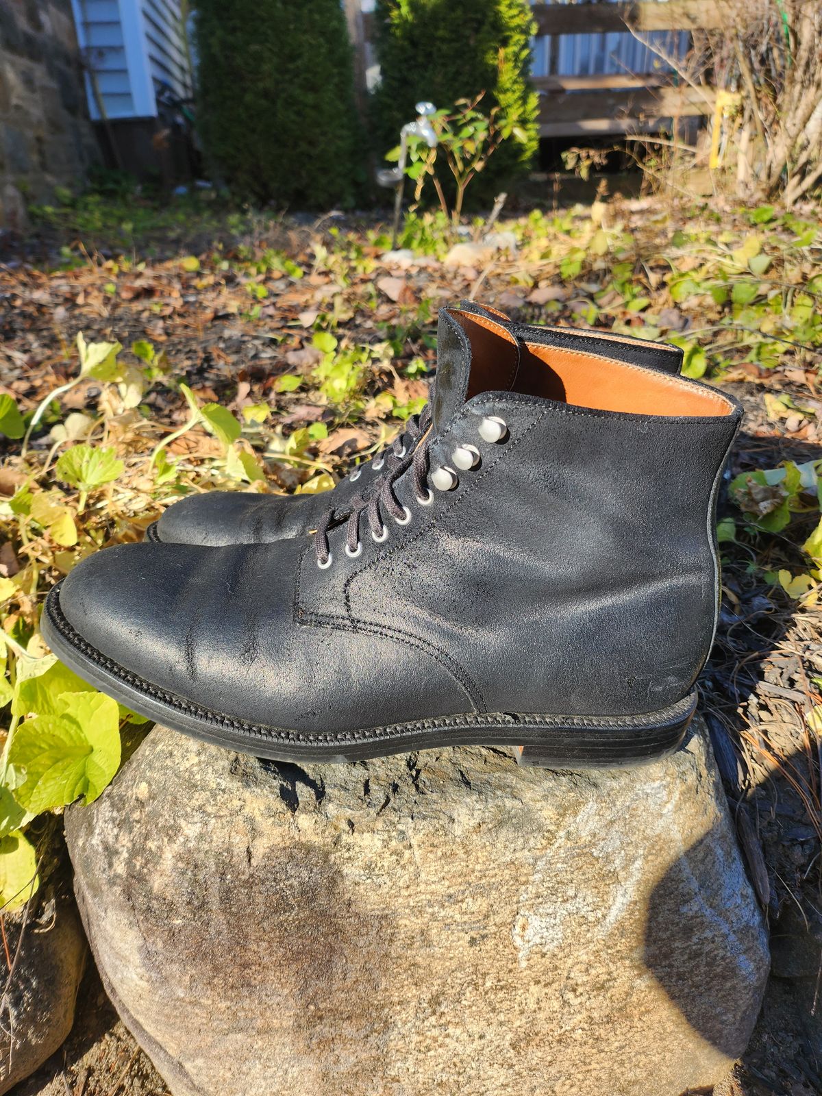 Photo by Zenobian on November 3, 2022 of the Grant Stone Edward Boot in C.F. Stead Black Waxy Commander Suede.