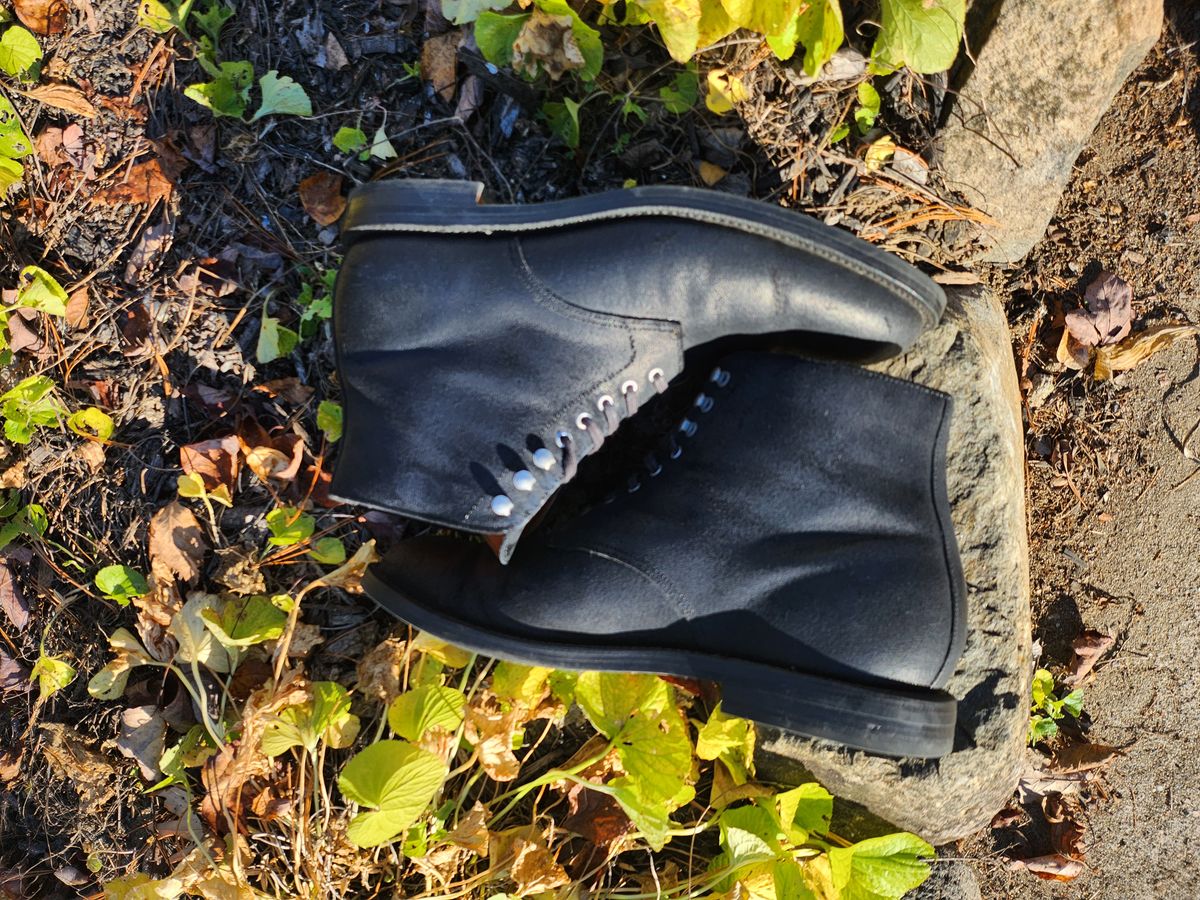 Photo by Zenobian on November 3, 2022 of the Grant Stone Edward Boot in C.F. Stead Black Waxy Commander Suede.