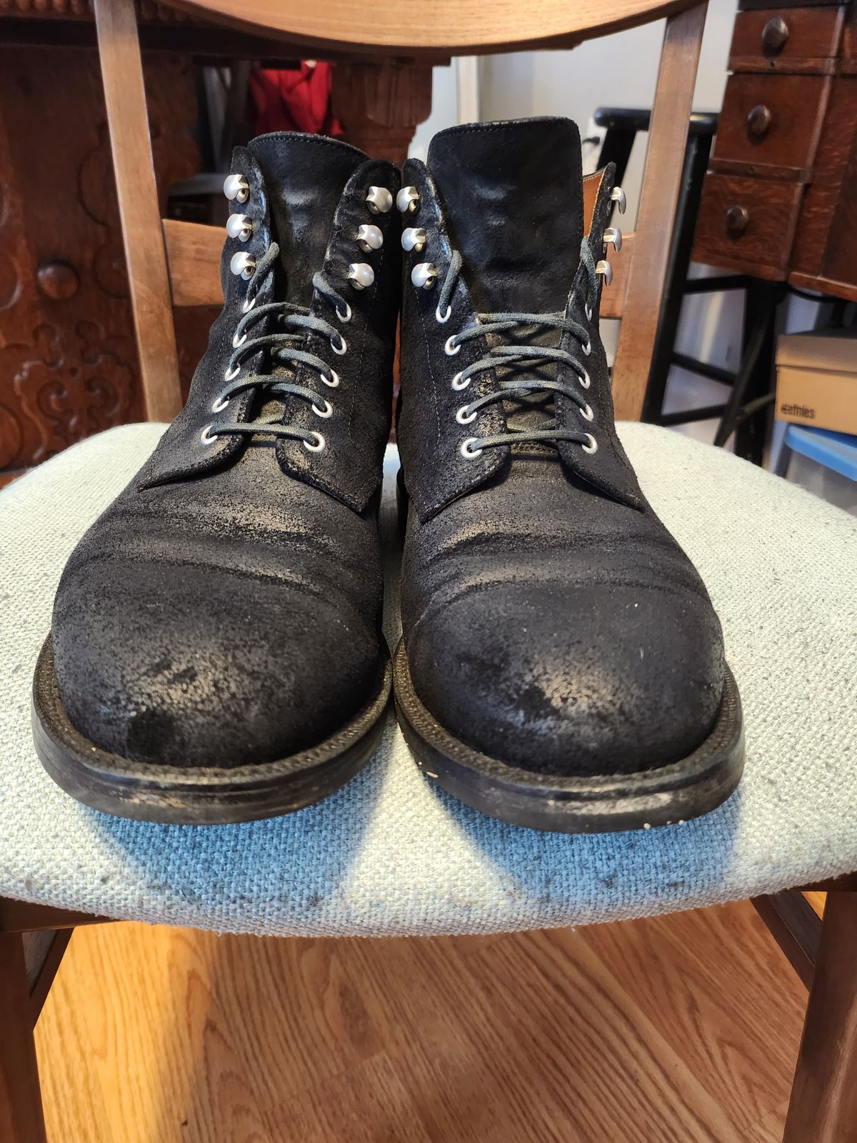 Photo by Zenobian on February 4, 2023 of the Grant Stone Edward Boot in C.F. Stead Black Waxy Commander Suede.