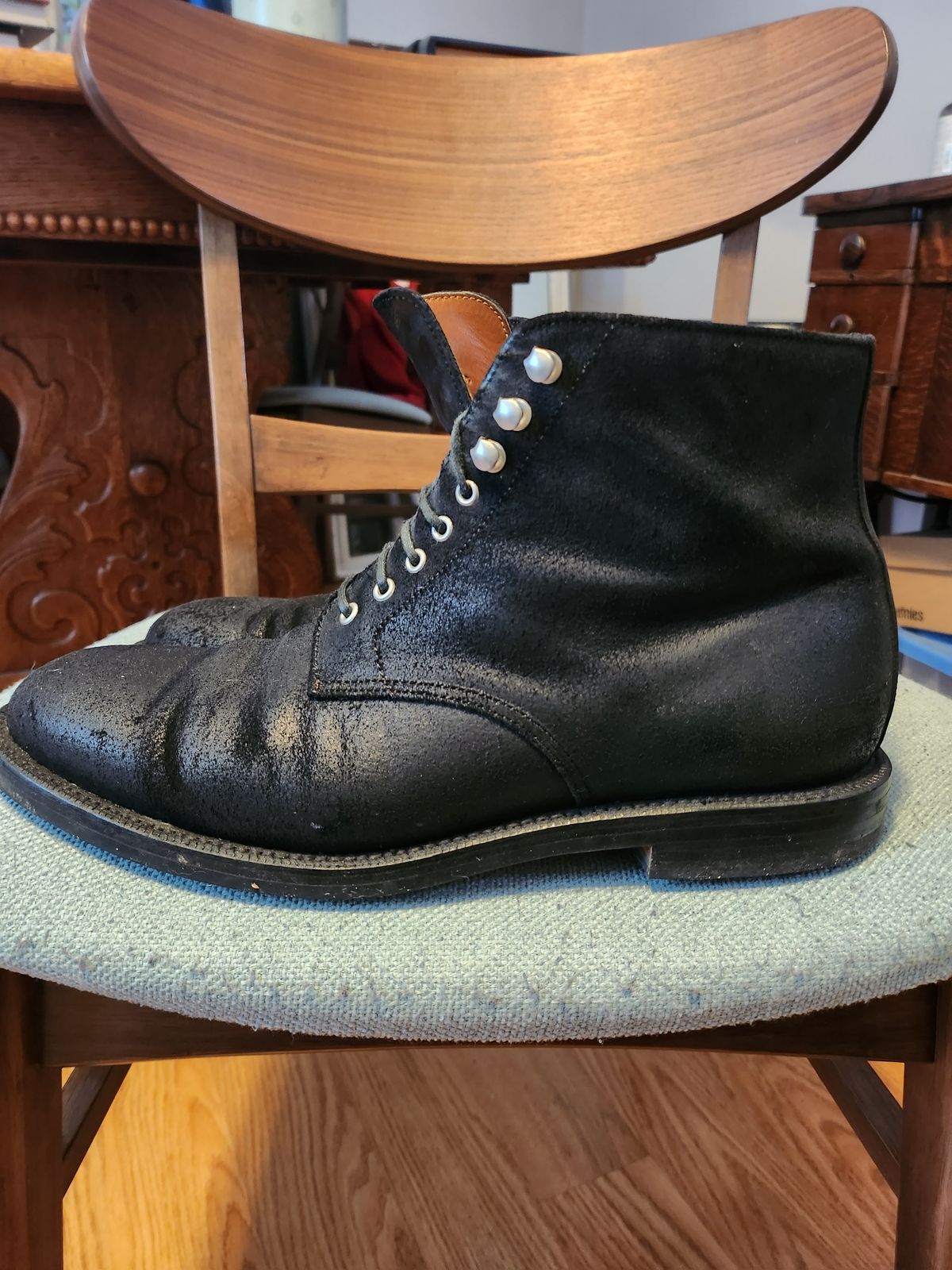 Photo by Zenobian on February 4, 2023 of the Grant Stone Edward Boot in C.F. Stead Black Waxy Commander Suede.
