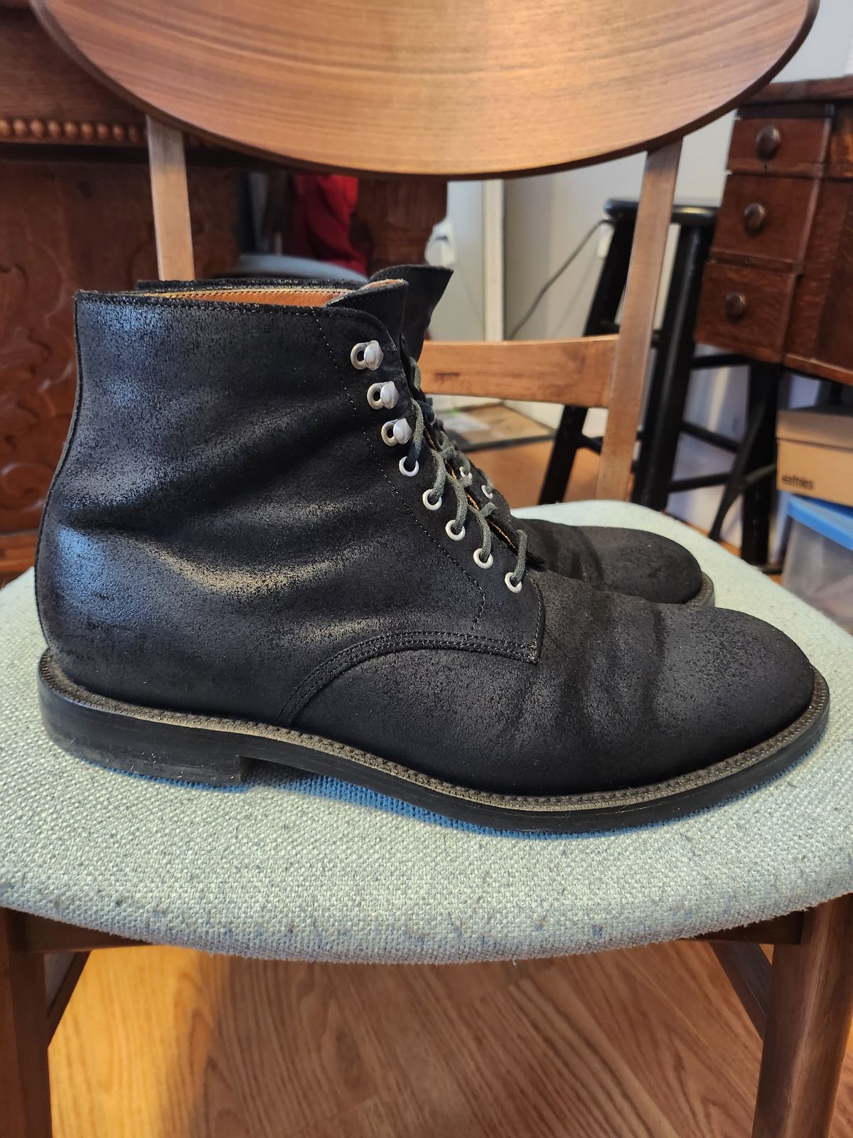 Photo by Zenobian on February 4, 2023 of the Grant Stone Edward Boot in C.F. Stead Black Waxy Commander Suede.