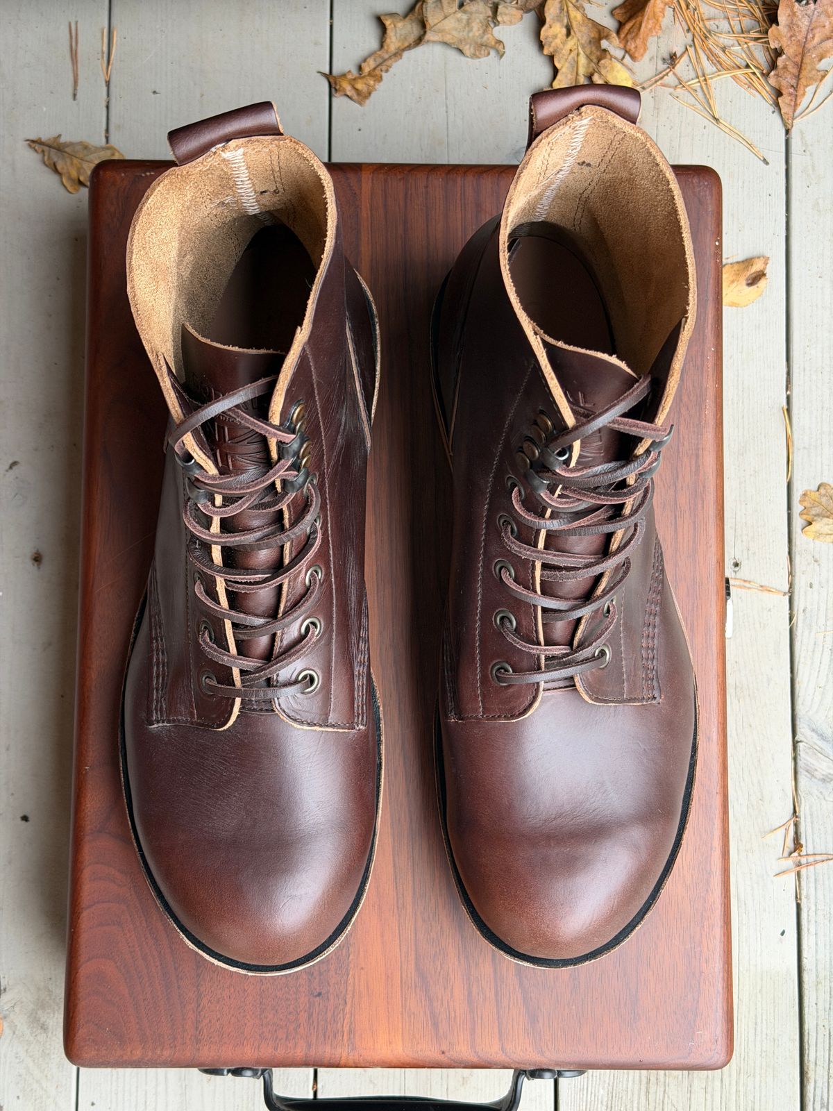 Photo by shoegazing on November 2, 2025 of the Goral Buxton in Horween Brown Chromexcel.