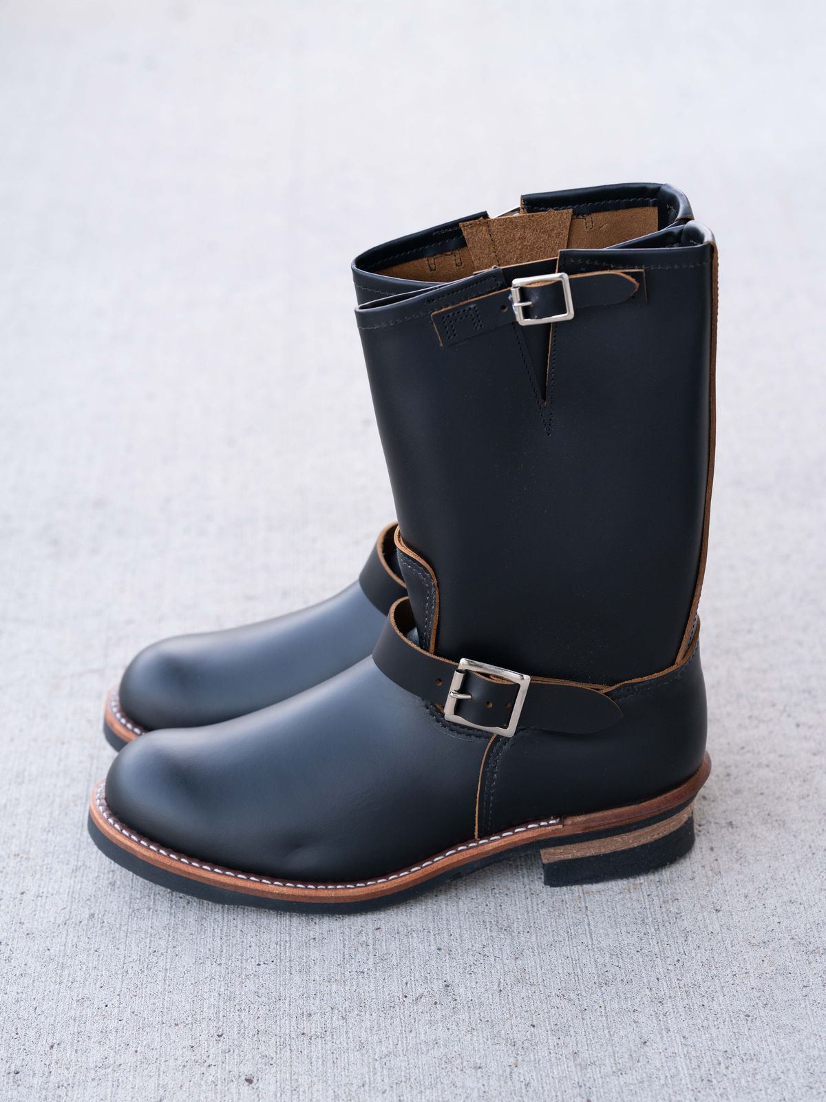 Photo by J_L on October 16, 2025 of the Red Wing Engineer in S.B. Foot Black Klondike.