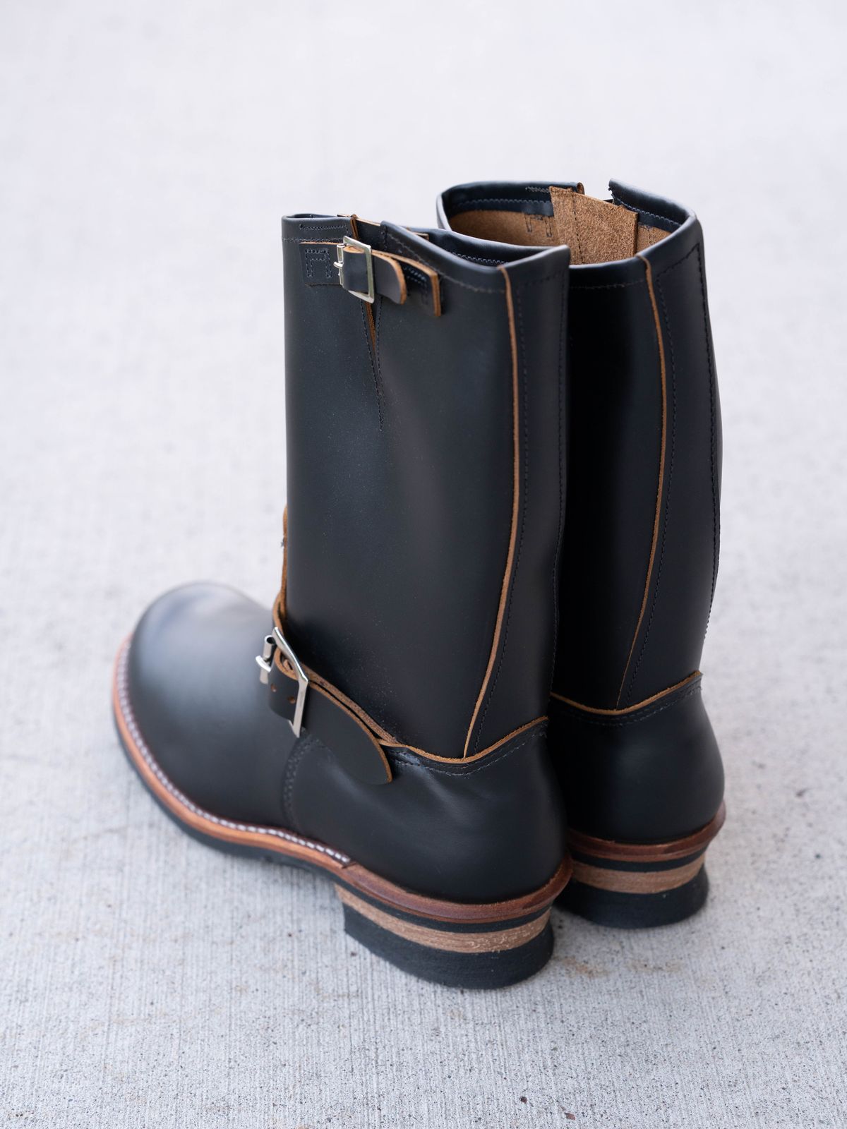 Photo by J_L on October 16, 2025 of the Red Wing Engineer in S.B. Foot Black Klondike.