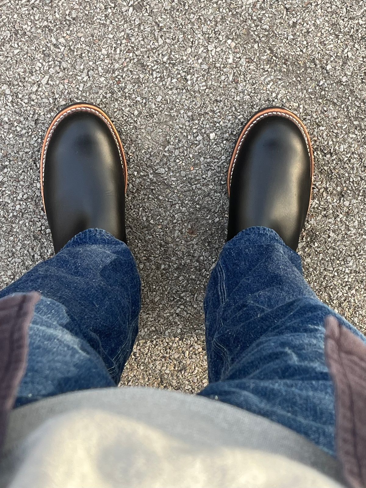 Photo by J_L on October 21, 2025 of the Red Wing Engineer in S.B. Foot Black Klondike.