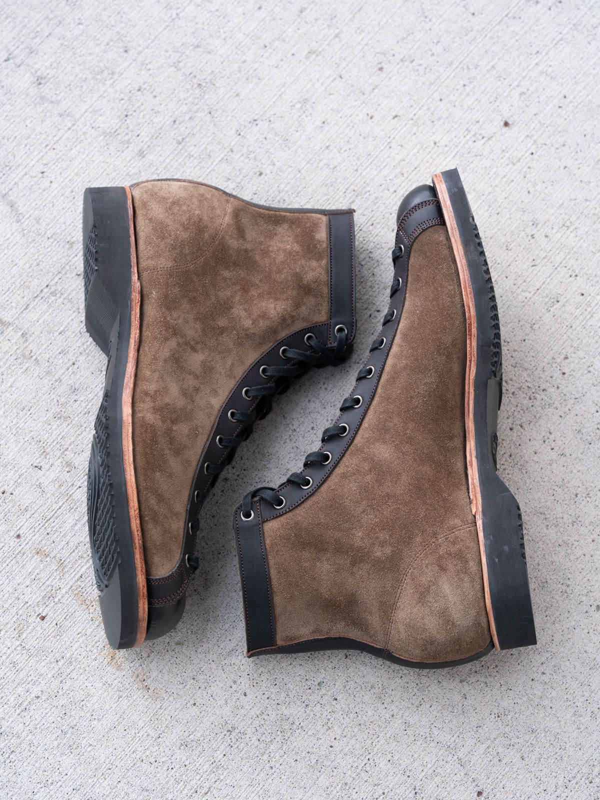 Photo by J_L on November 4, 2025 of the Self-Made Vintage Athletic Shoes in Horween Tumbled Black Chromexcel & Cf Stead Olive Super Buck Gum Oil & Horween Black Stampede Chromexcel Horsefront.