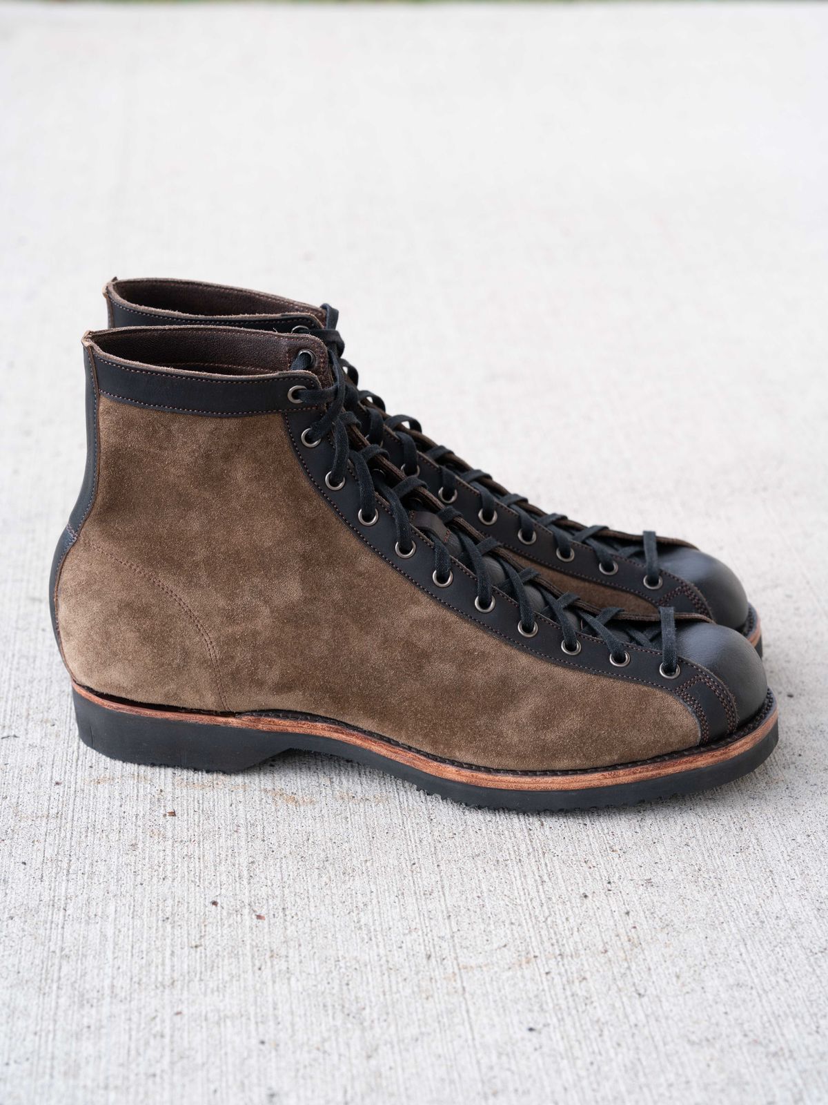 Photo by J_L on November 4, 2025 of the Self-Made Vintage Athletic Shoes in Horween Tumbled Black Chromexcel & Cf Stead Olive Super Buck Gum Oil & Horween Black Stampede Chromexcel Horsefront.