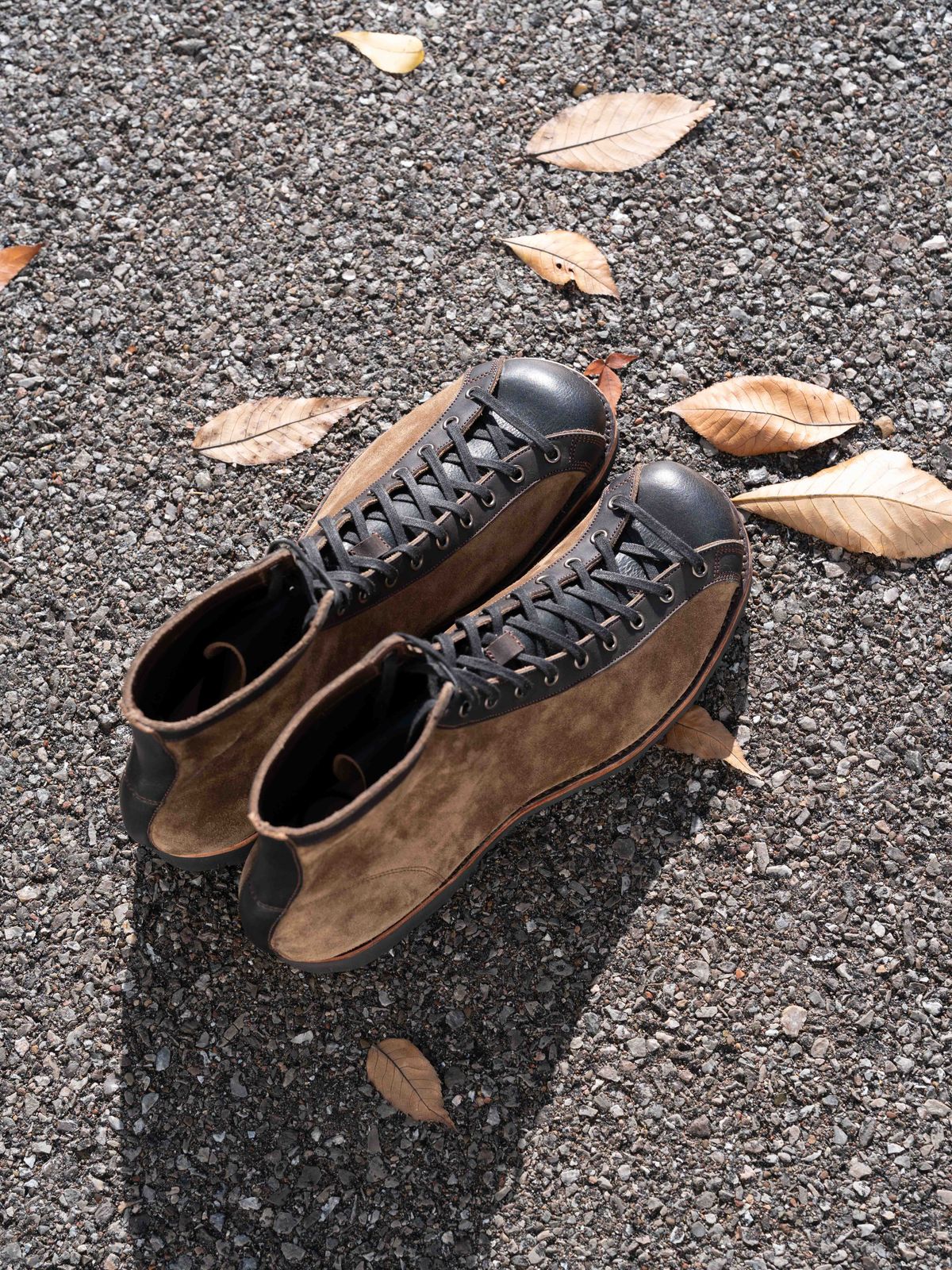 Photo by J_L on November 6, 2025 of the Self-Made Vintage Athletic Shoes in Horween Tumbled Black Chromexcel & Cf Stead Olive Super Buck Gum Oil & Horween Black Stampede Chromexcel Horsefront.