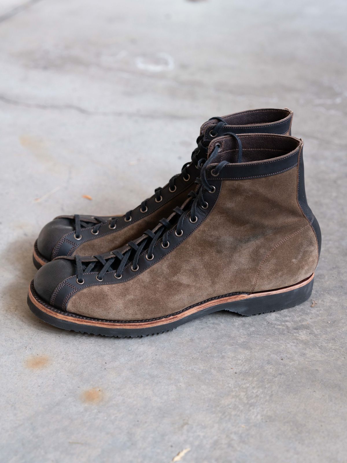 Photo by J_L on December 5, 2025 of the Self-Made Vintage Athletic Shoes in Horween Tumbled Black Chromexcel & Cf Stead Olive Super Buck Gum Oil & Horween Black Stampede Chromexcel Horsefront.