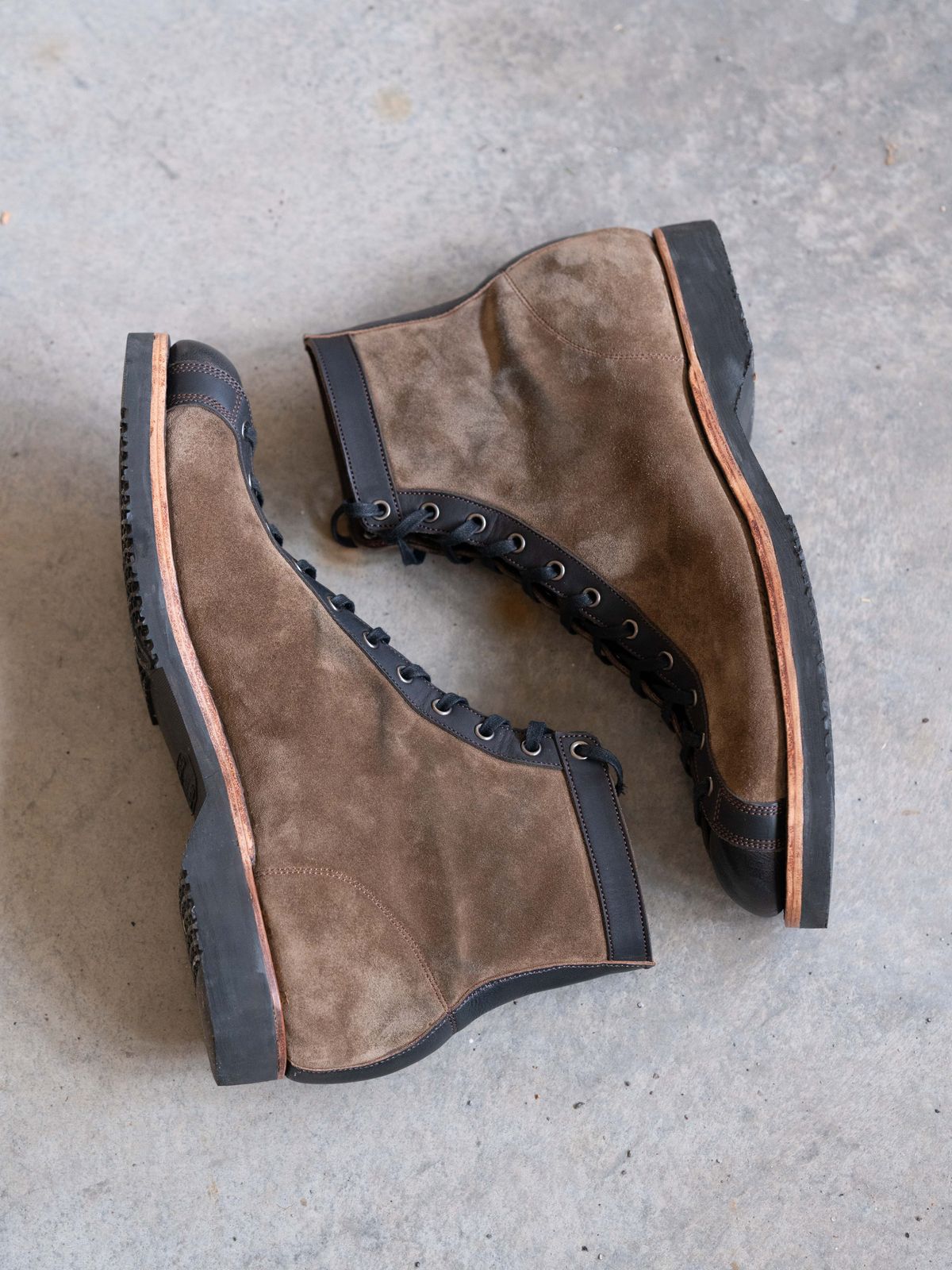 Photo by J_L on December 5, 2025 of the Self-Made Vintage Athletic Shoes in Horween Tumbled Black Chromexcel & Cf Stead Olive Super Buck Gum Oil & Horween Black Stampede Chromexcel Horsefront.