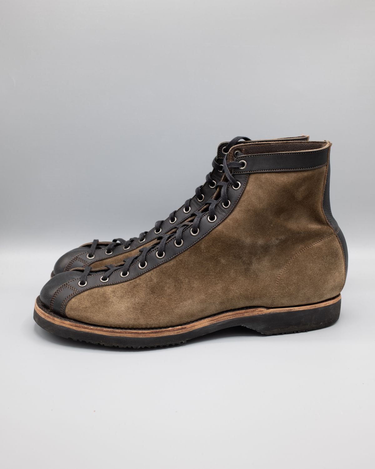 Photo by J_L on January 6, 2026 of the Self-Made Vintage Athletic Shoes in Horween Tumbled Black Chromexcel & Cf Stead Olive Super Buck Gum Oil & Horween Black Stampede Chromexcel Horsefront.