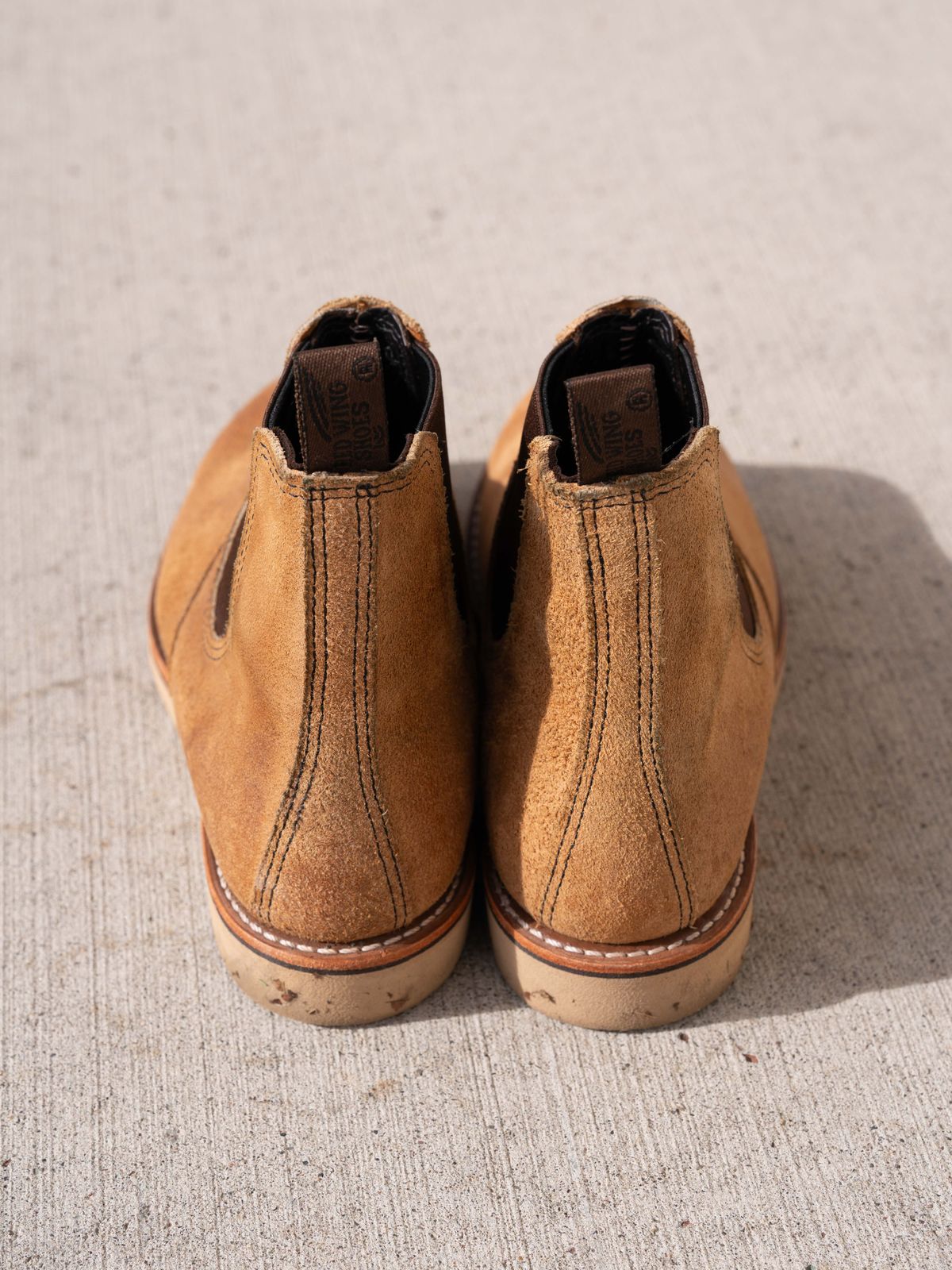 Photo by J_L on November 3, 2025 of the Red Wing Classic Chelsea in S.B. Foot Hawthorne Muleskinner.