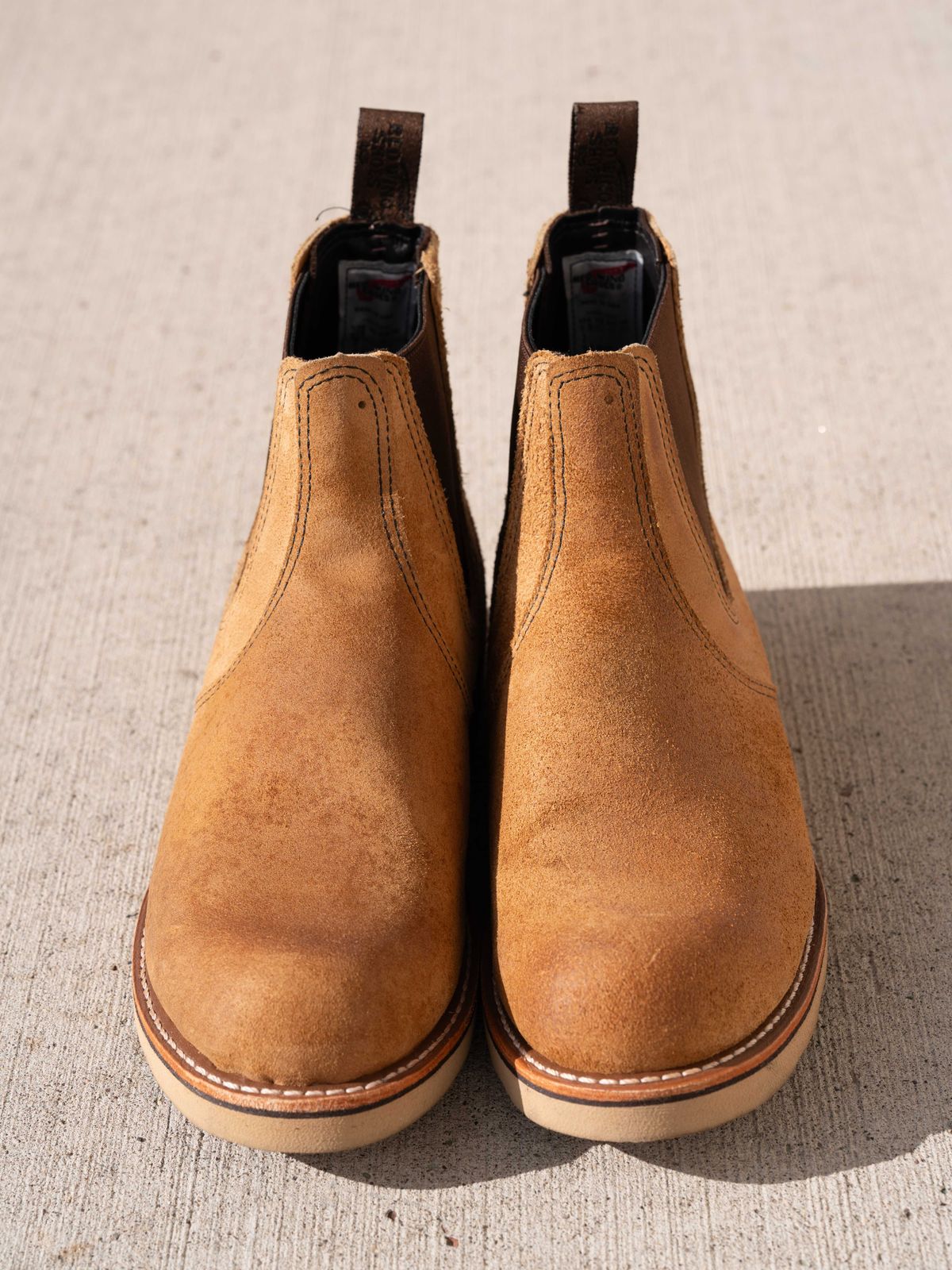 Photo by J_L on November 3, 2025 of the Red Wing Classic Chelsea in S.B. Foot Hawthorne Muleskinner.