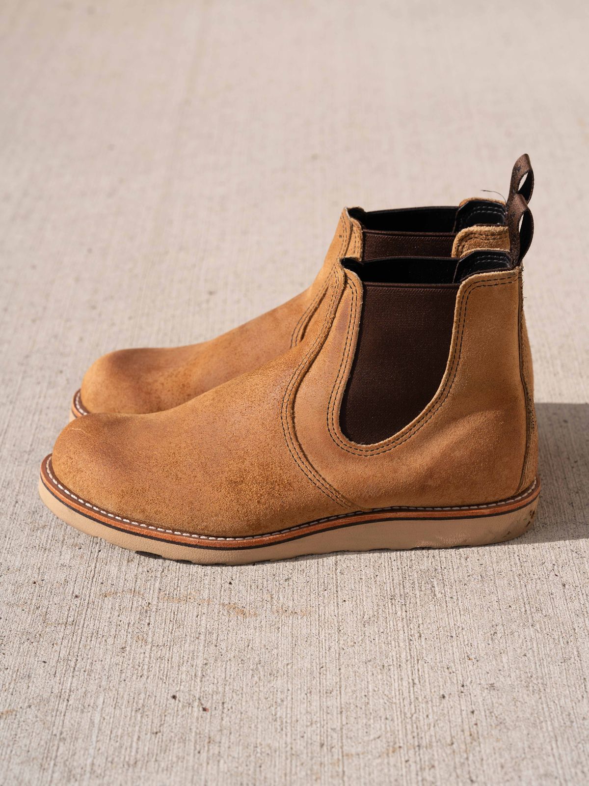 Photo by J_L on November 3, 2025 of the Red Wing Classic Chelsea in S.B. Foot Hawthorne Muleskinner.