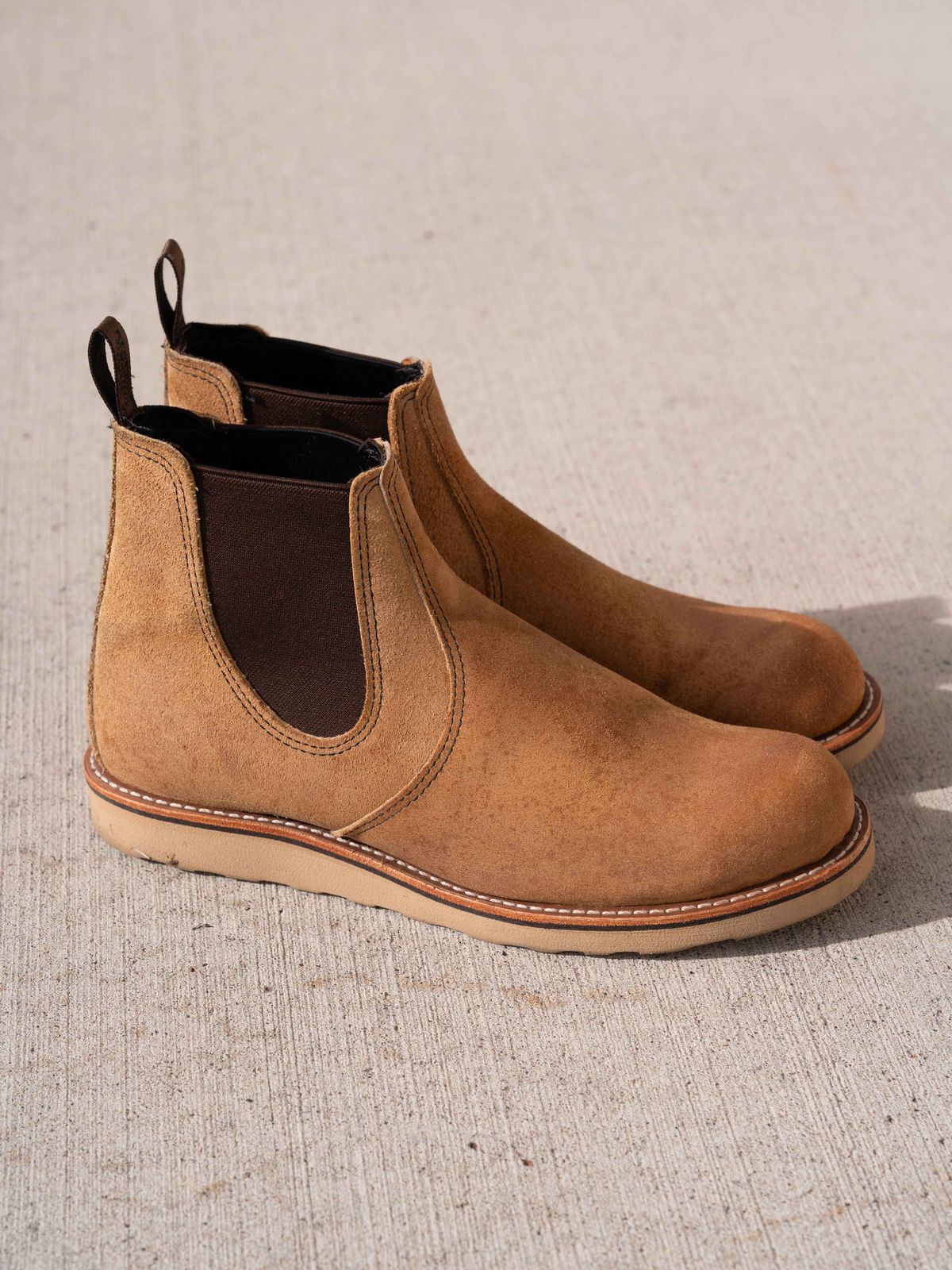 Photo by J_L on November 3, 2025 of the Red Wing Classic Chelsea in S.B. Foot Hawthorne Muleskinner.