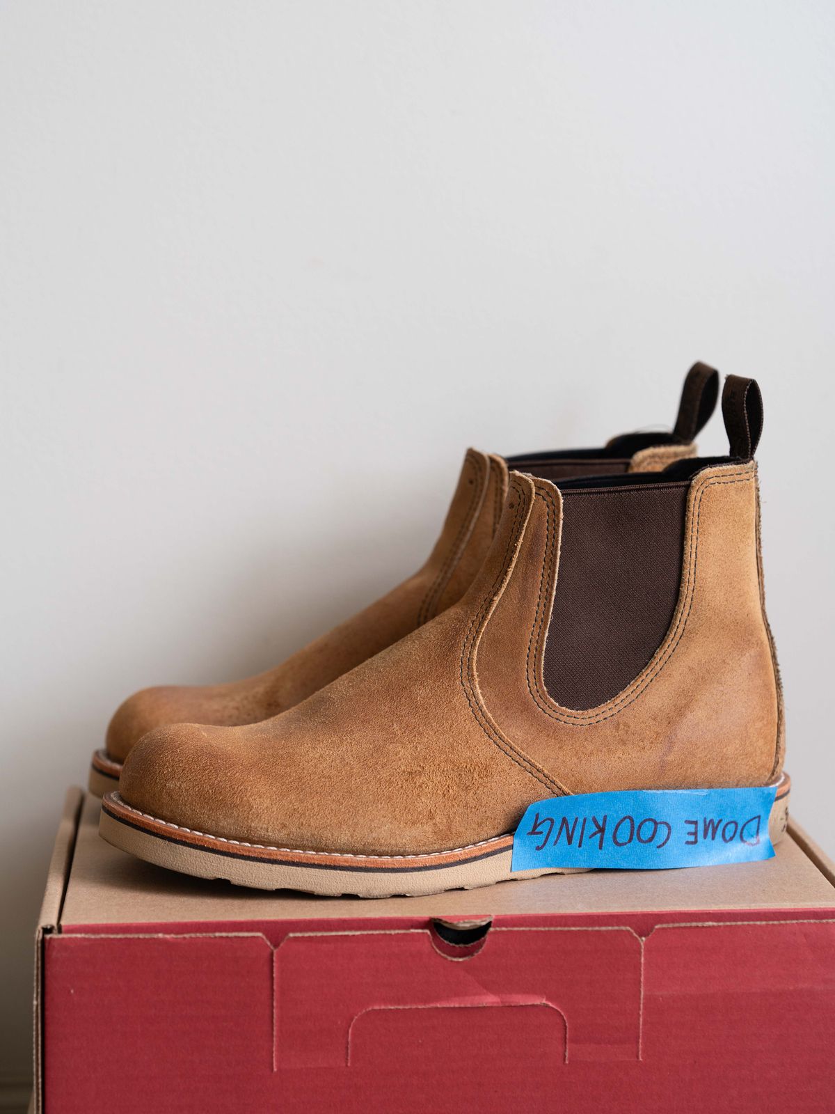 Photo by J_L on November 3, 2025 of the Red Wing Classic Chelsea in S.B. Foot Hawthorne Muleskinner.