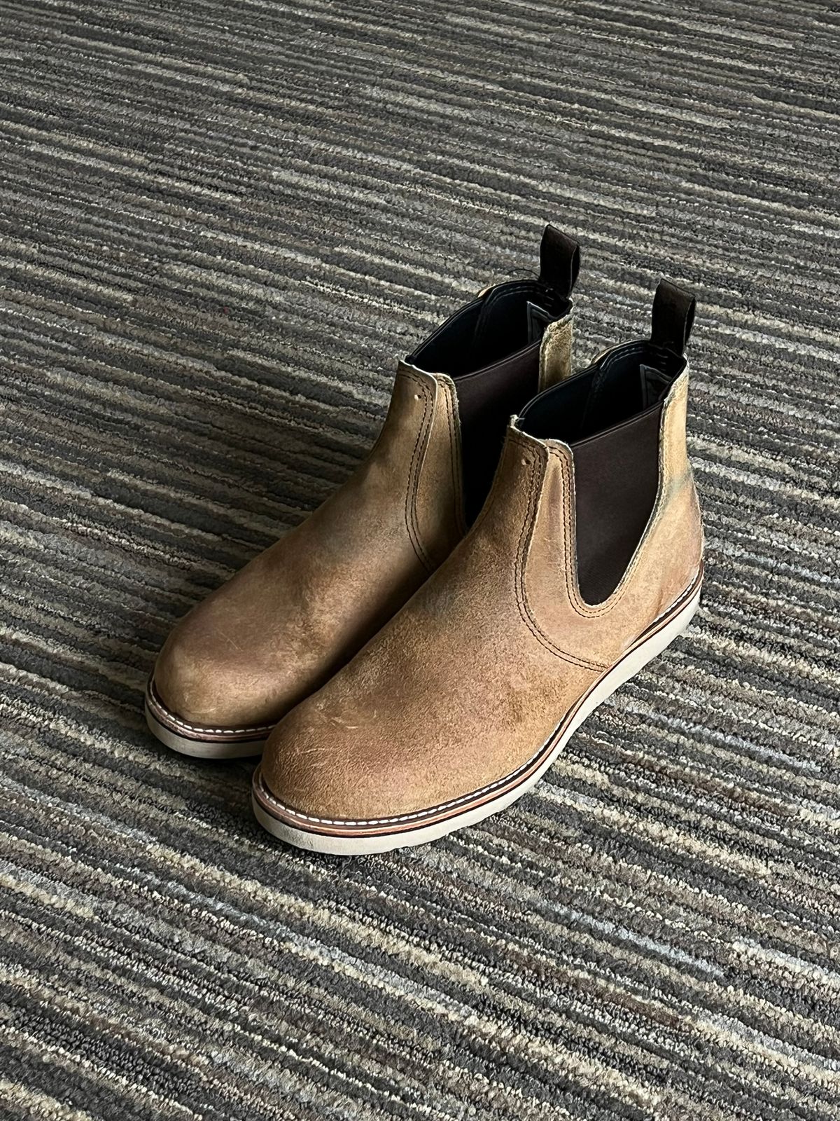 Photo by J_L on November 23, 2025 of the Red Wing Classic Chelsea in S.B. Foot Hawthorne Muleskinner.