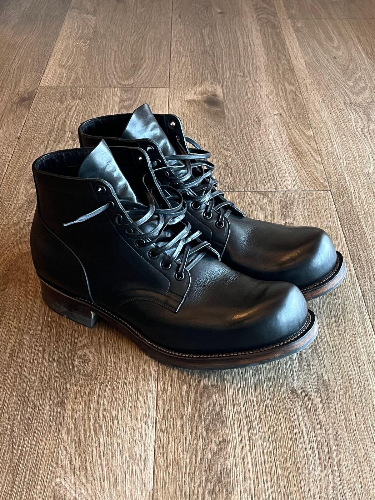 Photo by J_L on December 30, 2024 of the Viberg Service Boot in Horween Black Wooly Chromexcel.