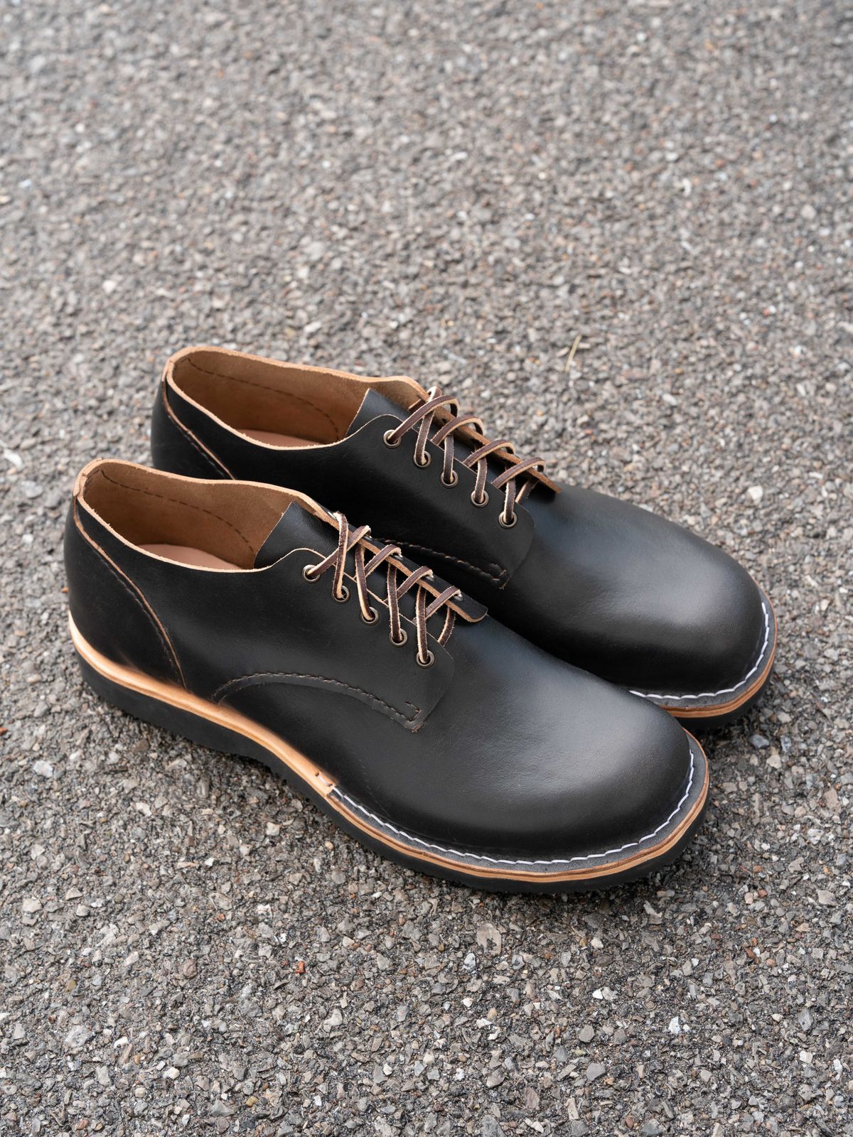 Photo by J_L on May 7, 2025 of the Self-Made Work Oxford in Horween Tumbled Black Chromexcel.