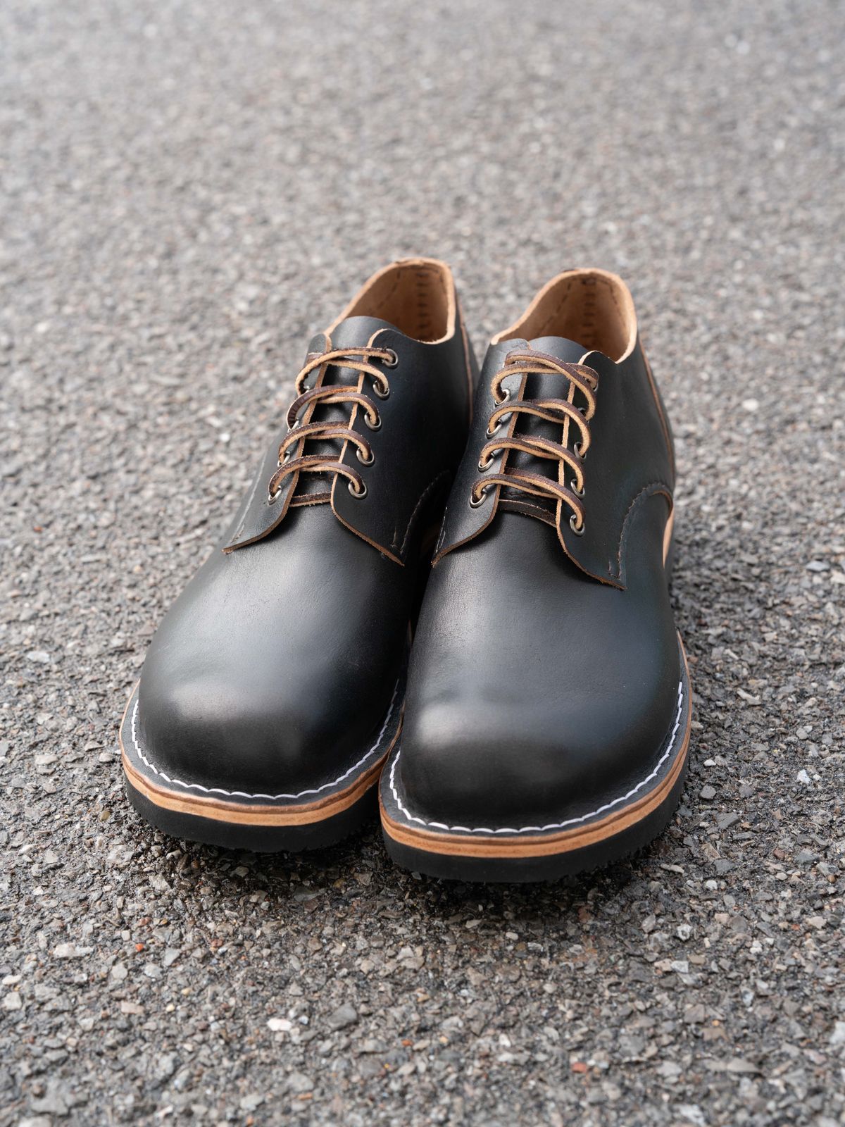 Photo by J_L on May 7, 2025 of the Self-Made Work Oxford in Horween Tumbled Black Chromexcel.