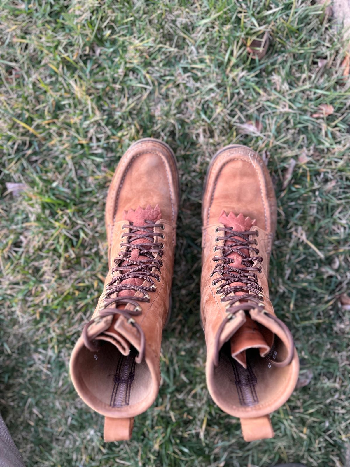 Photo by thechadthetnbootguy on February 6, 2024 of the Russell Moccasin Co. South 40 Birdshooter in Pecos Gaucho Chamois.