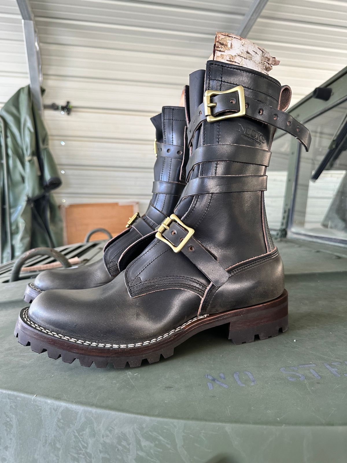 Photo by thechadthetnbootguy on October 1, 2023 of the Nicks Heritage TankerPro in Wickett & Craig Slate Double Stuffed.
