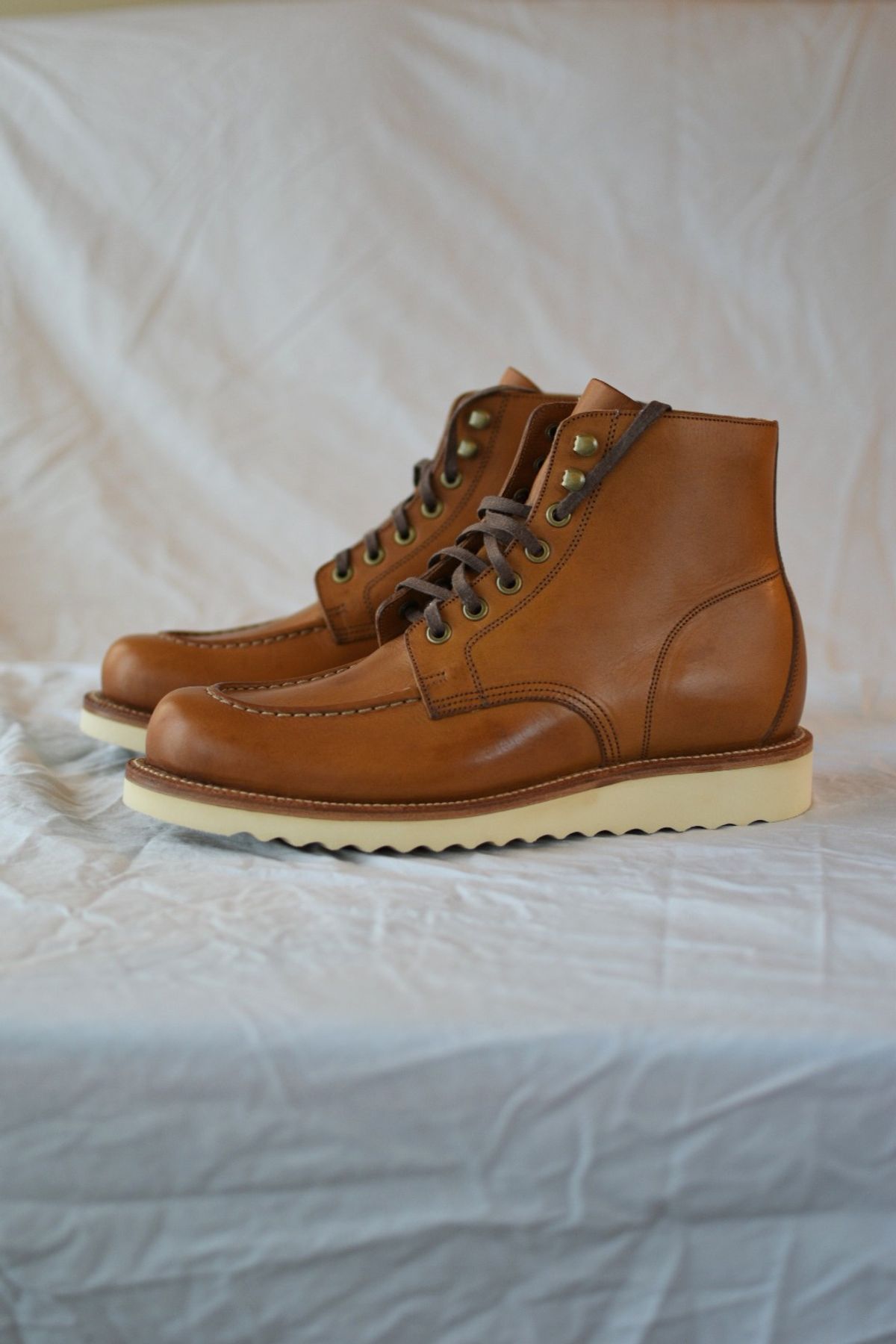 Photo by SKopp on October 2, 2023 of the Grant Stone Brass Boot in Badalassi Carlo Saddle Tan Minerva.