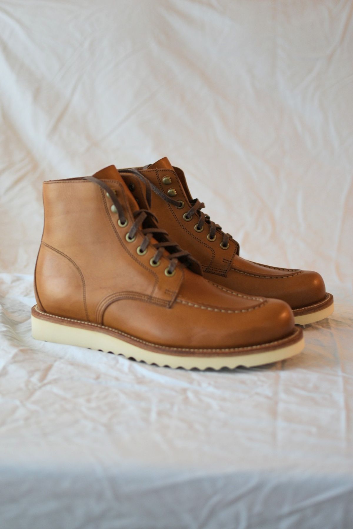 Photo by SKopp on October 2, 2023 of the Grant Stone Brass Boot in Badalassi Carlo Saddle Tan Minerva.