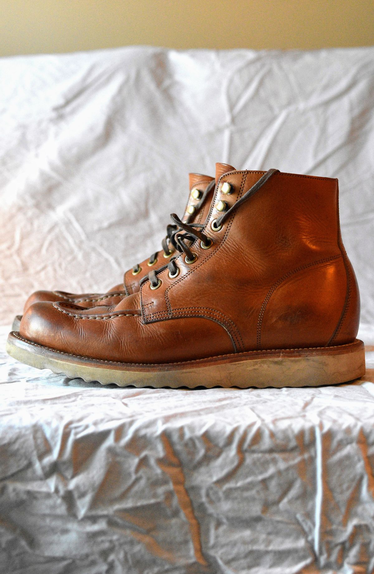 Photo by SKopp on November 5, 2023 of the Grant Stone Brass Boot in Badalassi Carlo Saddle Tan Minerva.