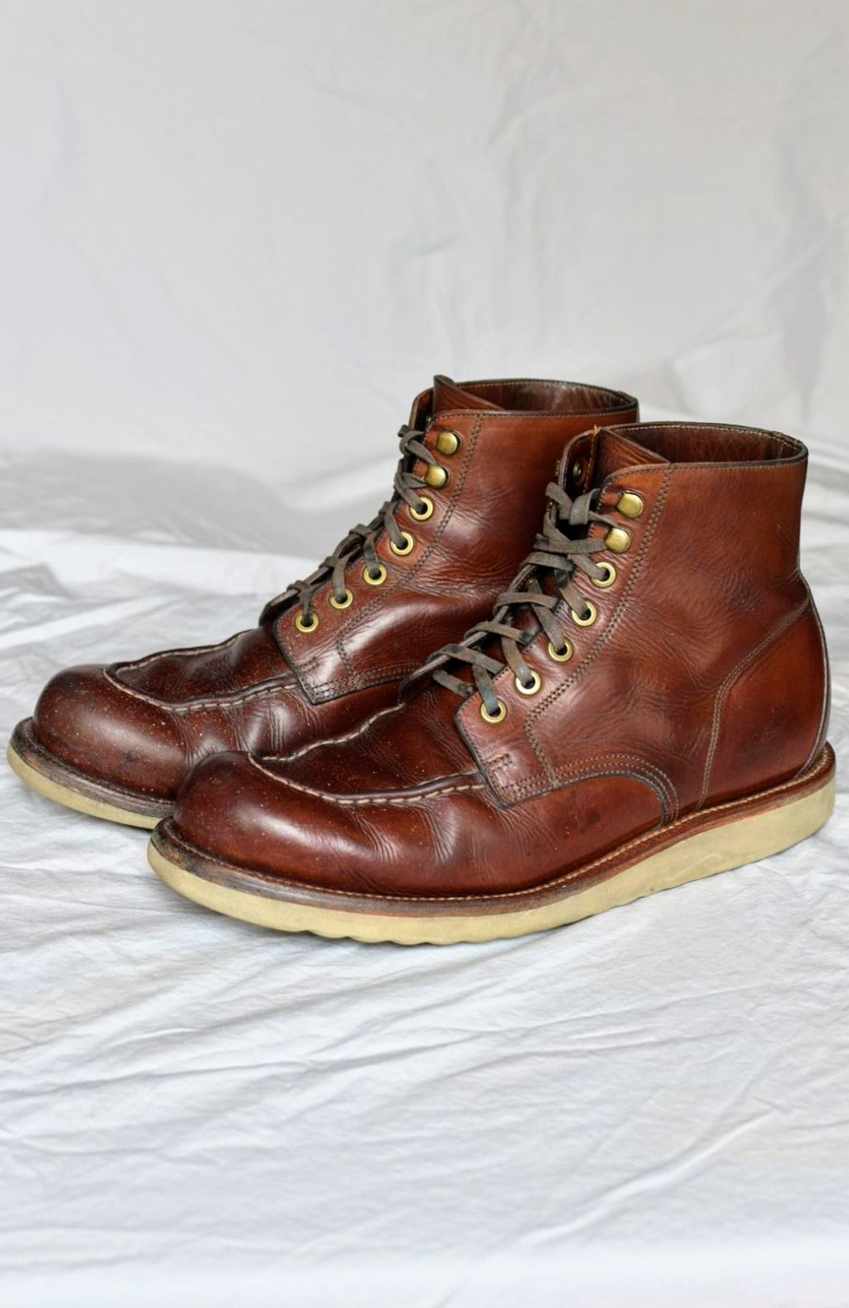 Photo by SKopp on April 2, 2024 of the Grant Stone Brass Boot in Badalassi Carlo Saddle Tan Minerva.